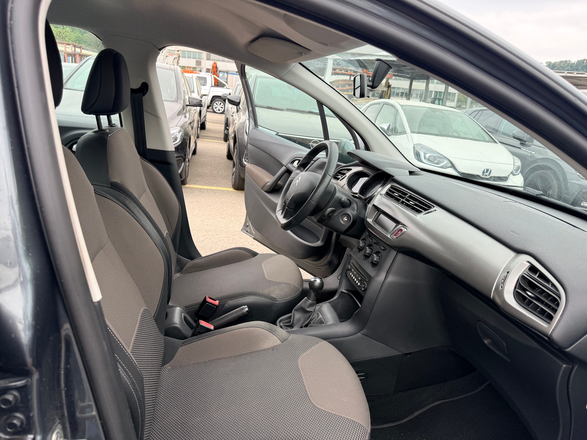 CITROEN C3 1.2i Attraction-image-15