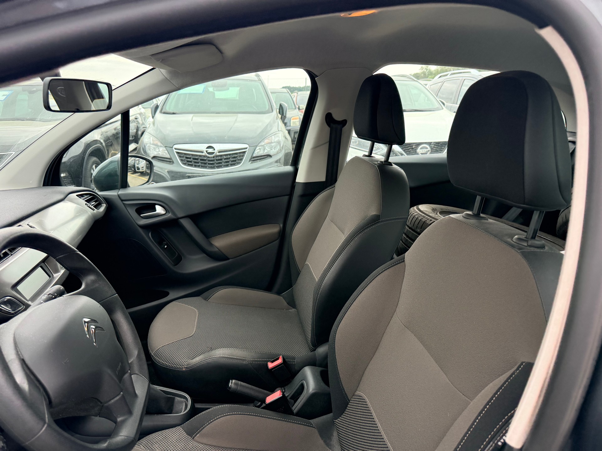 CITROEN C3 1.2i Attraction-image-14