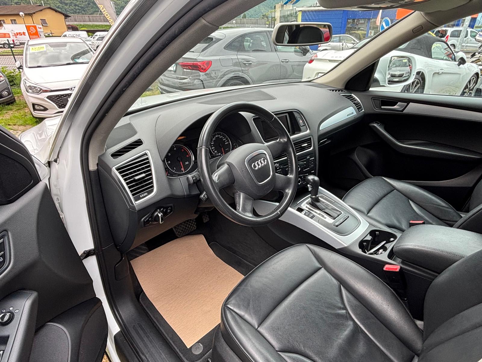 AUDI Q5 2.0 TDI quattro S-tronic-image-4