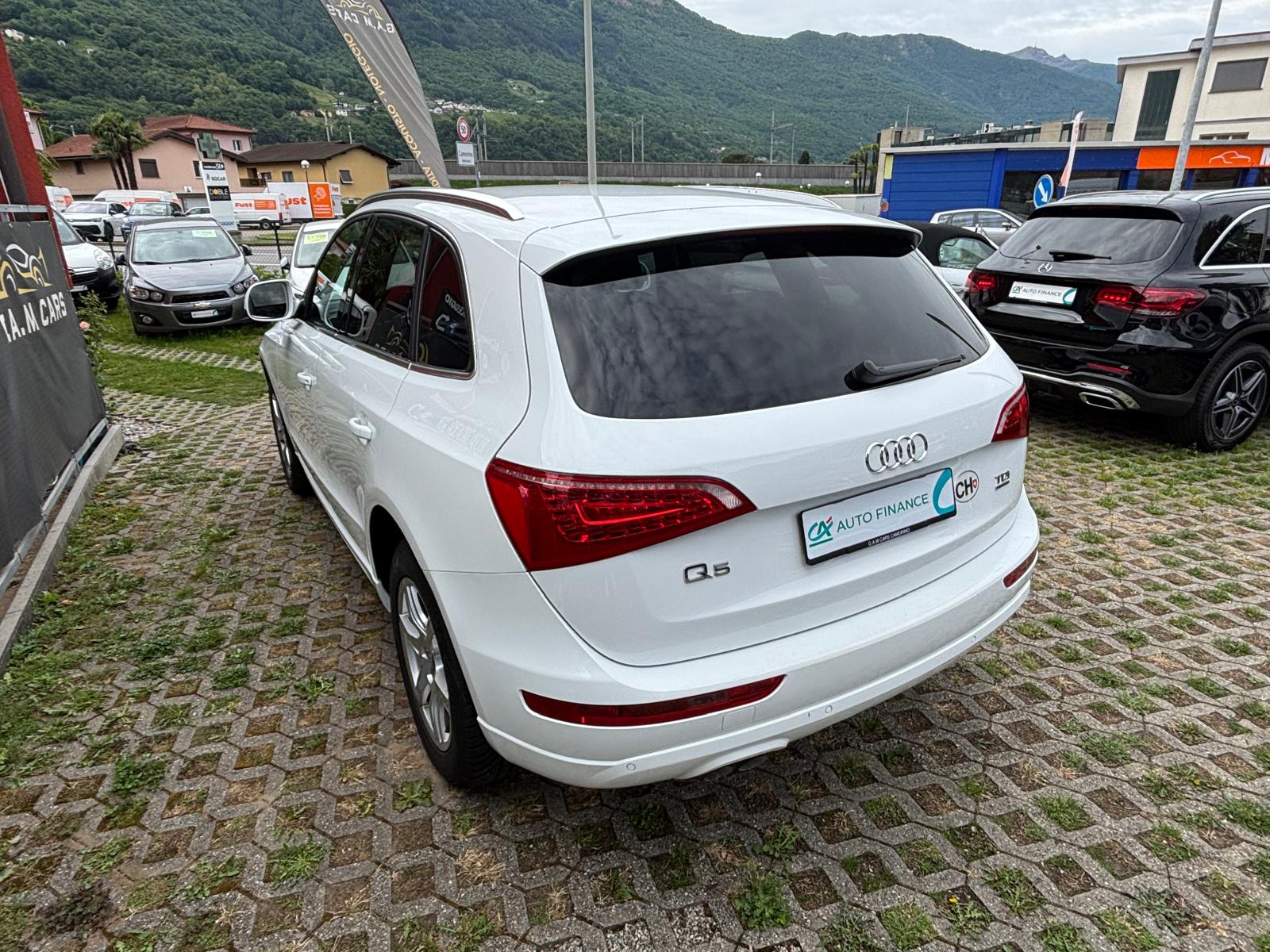 AUDI Q5 2.0 TDI quattro S-tronic-image-3