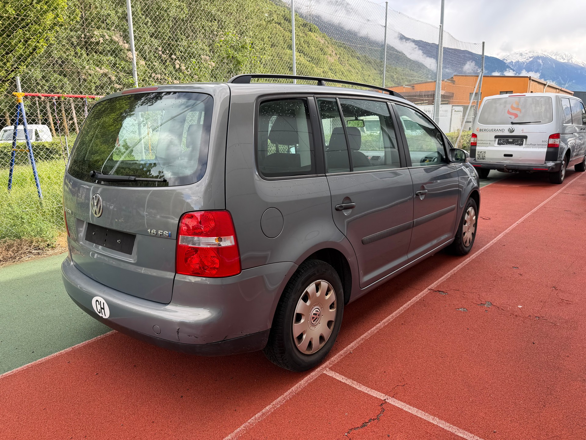 VW Touran 1.6 FSI-image-3