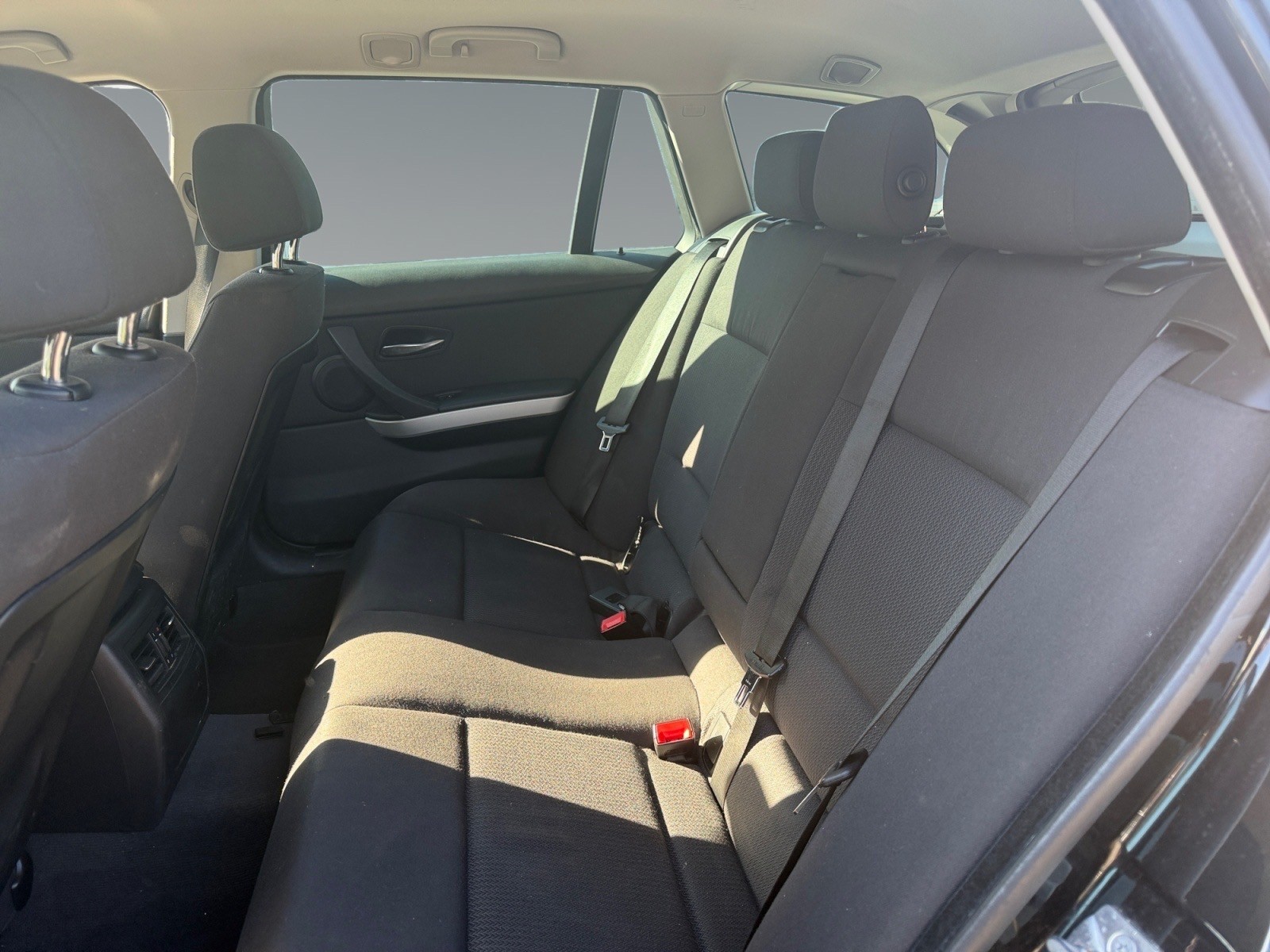 BMW 318i Touring Steptronic-image-12