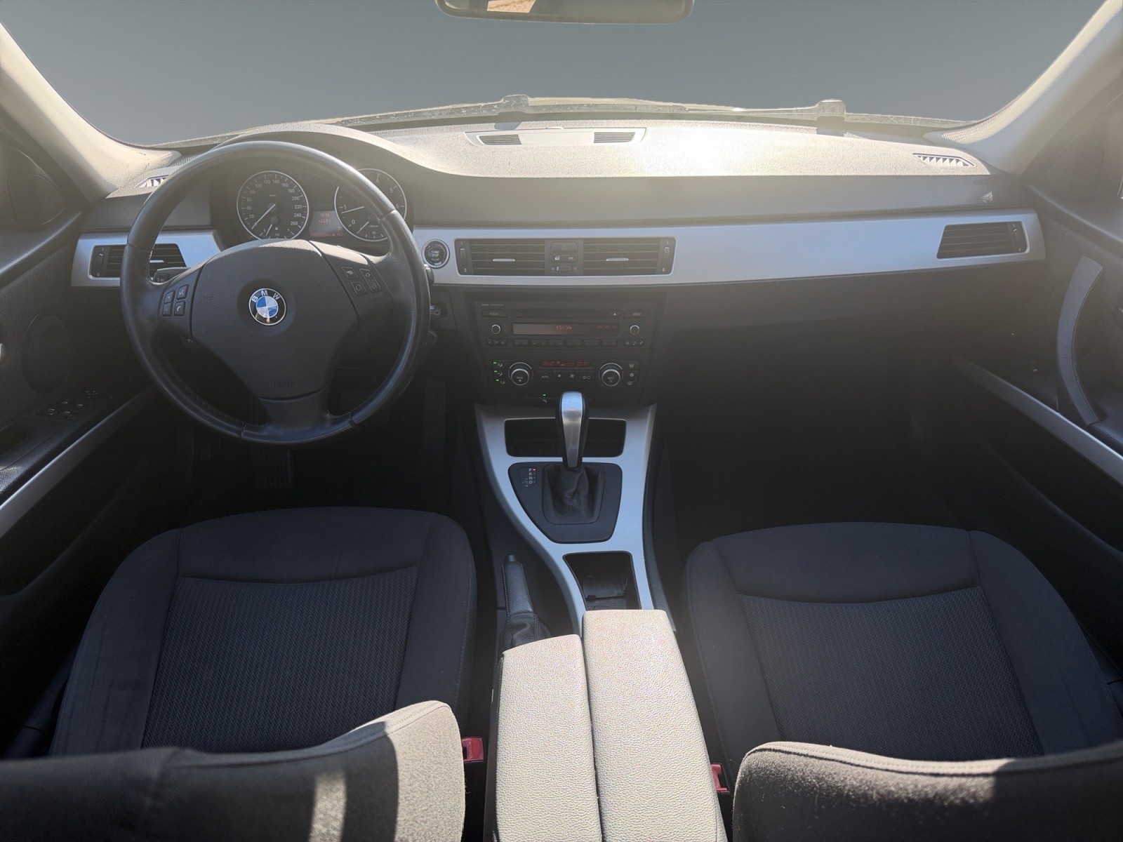 BMW 318i Touring Steptronic-image-9