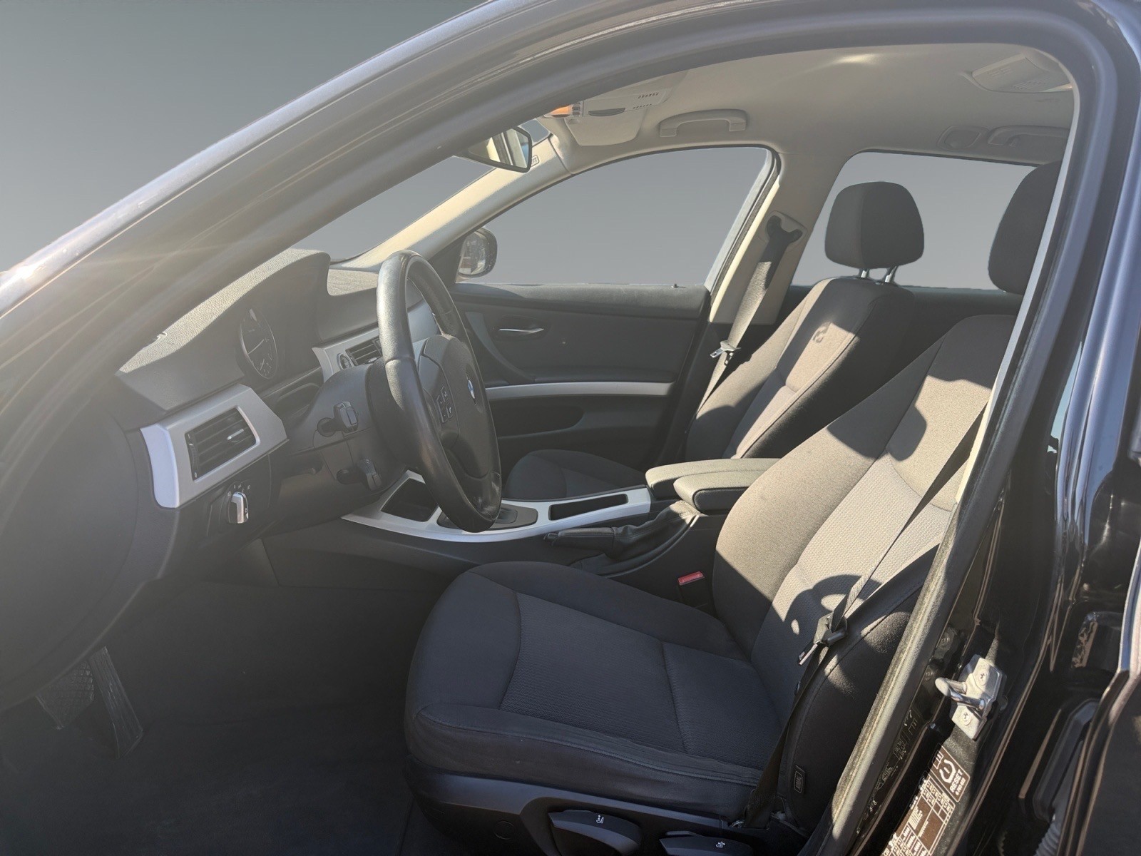 BMW 318i Touring Steptronic-image-8