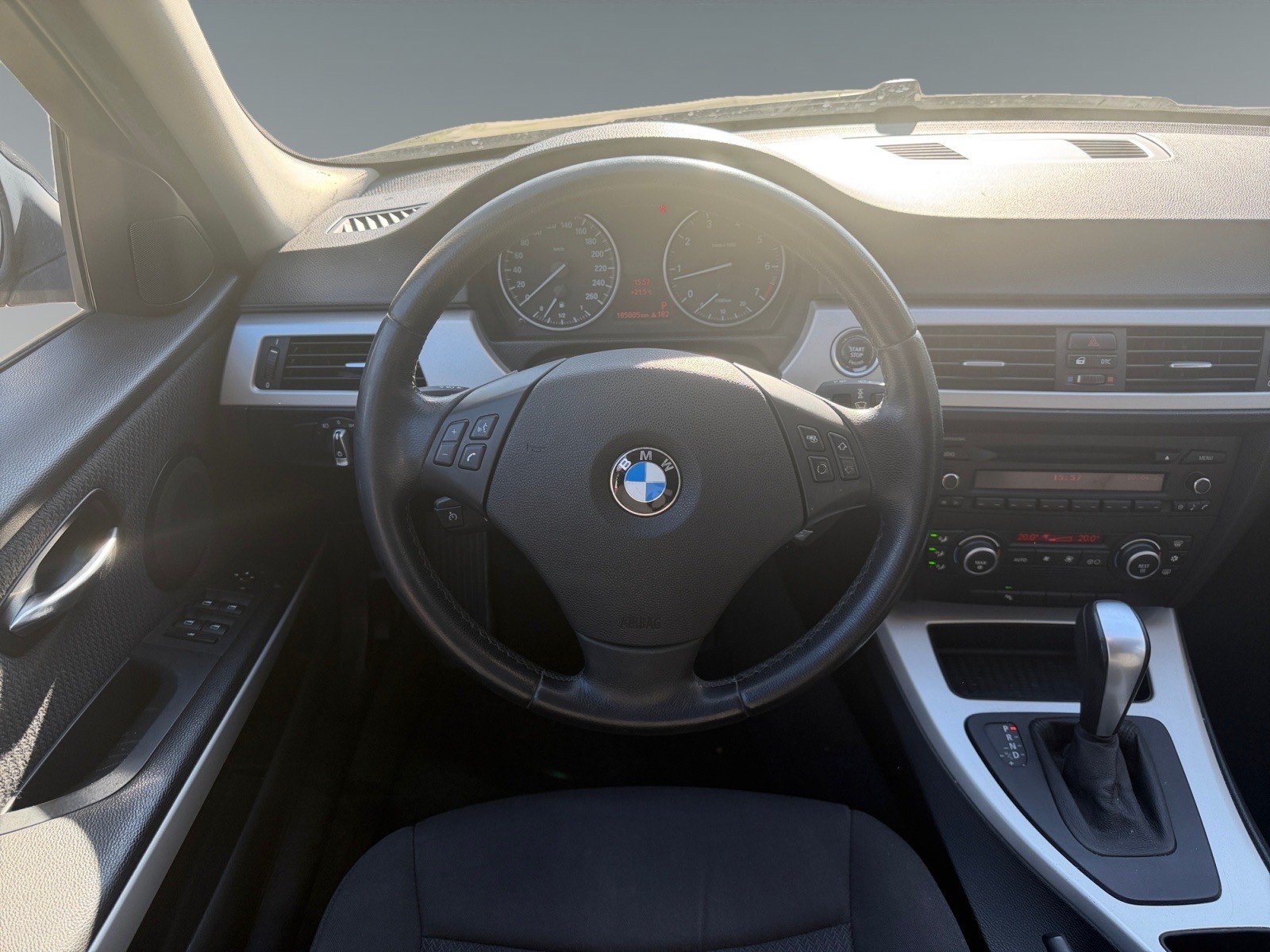 BMW 318i Touring Steptronic-image-11