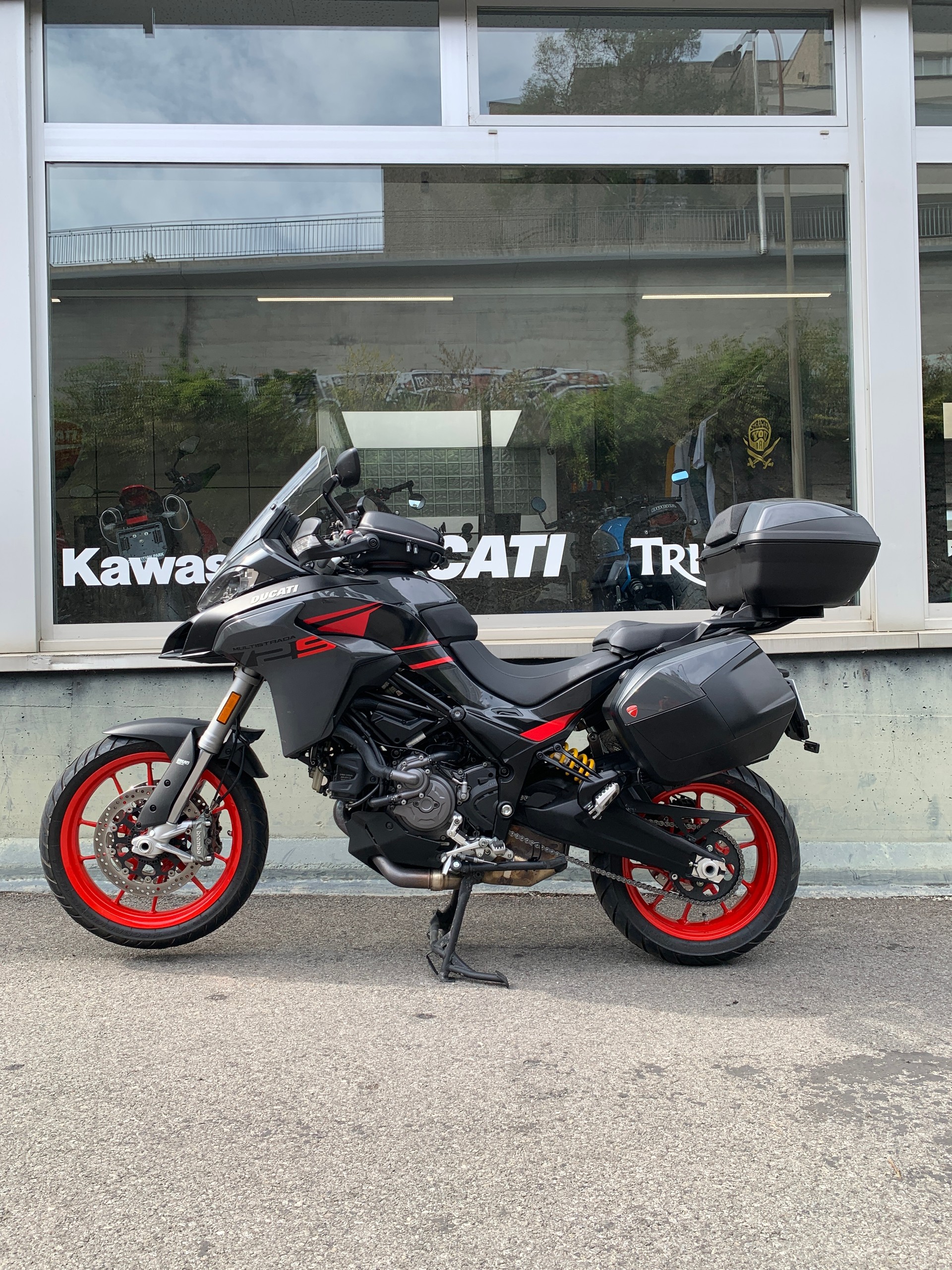 DUCATI Multistrada V2 S Touring-showroom-element-1