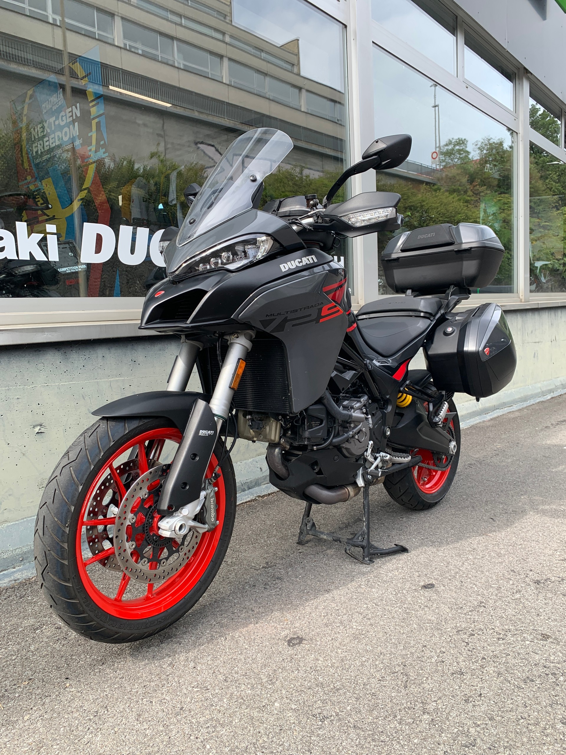 DUCATI Multistrada V2 S Touring-showroom-element-2