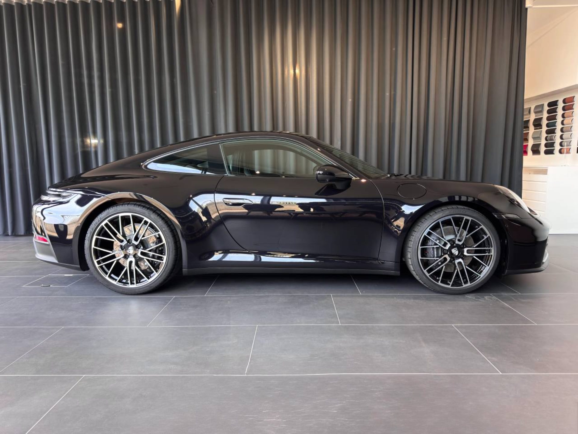 PORSCHE 911 Carrera-image-7