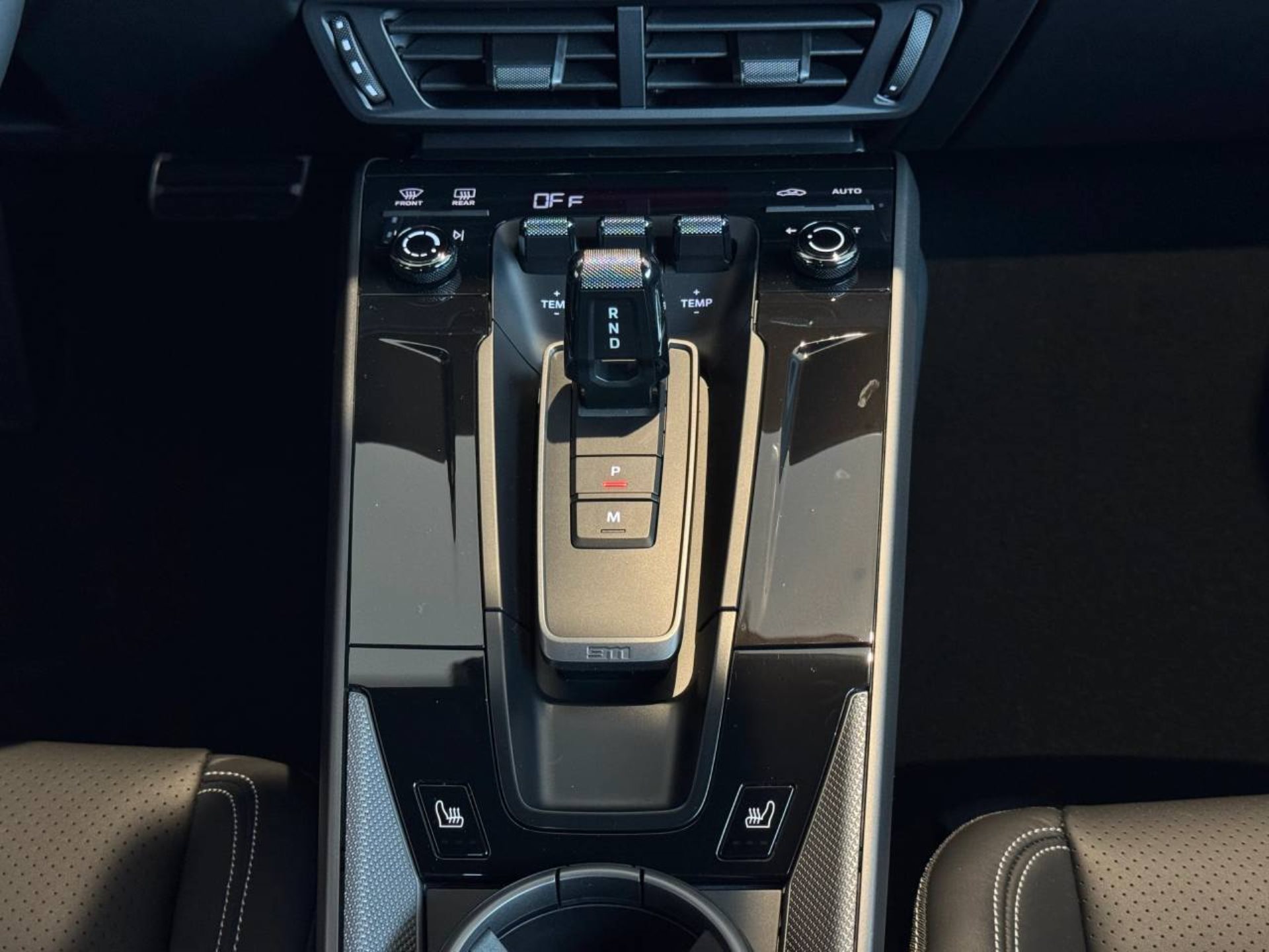 PORSCHE 911 Carrera-image-17