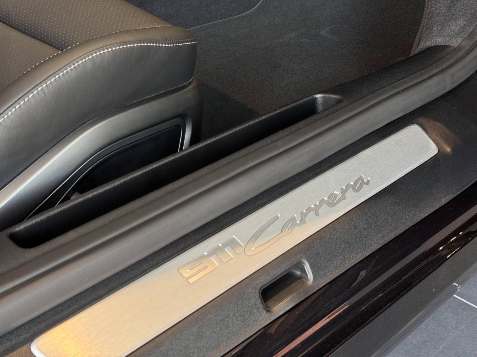 PORSCHE 911 Carrera-image-19