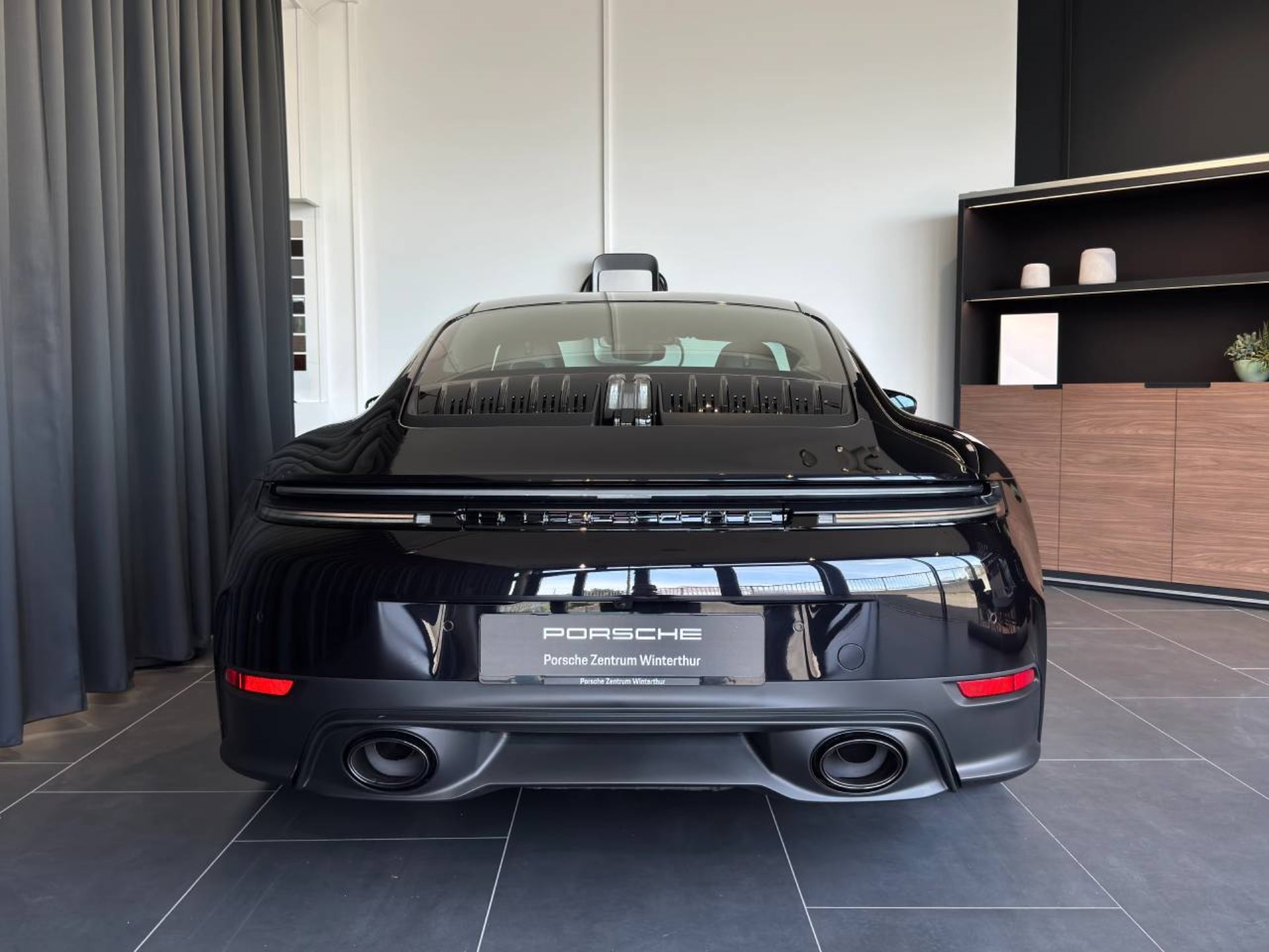 PORSCHE 911 Carrera-image-5