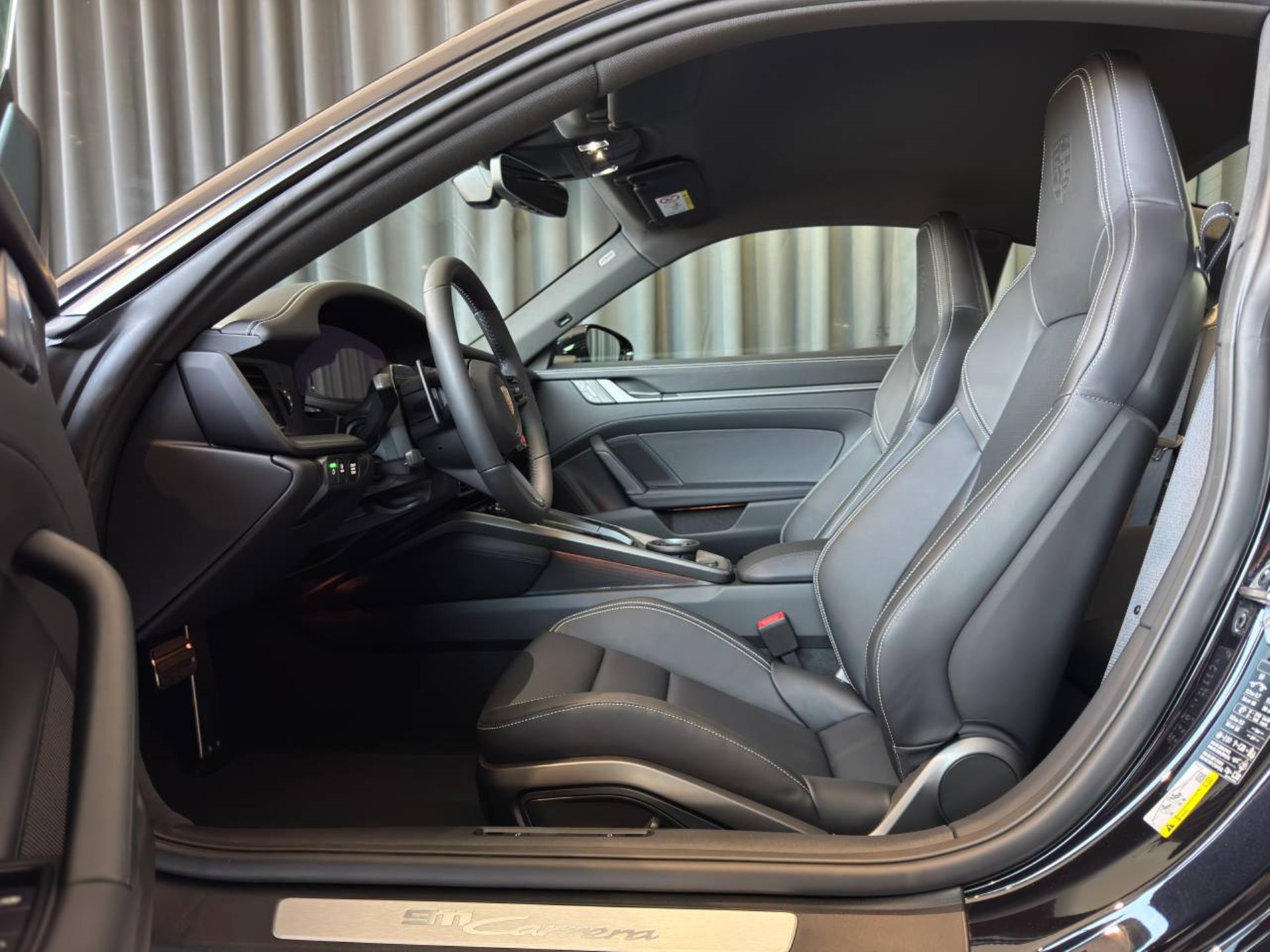 PORSCHE 911 Carrera-image-4