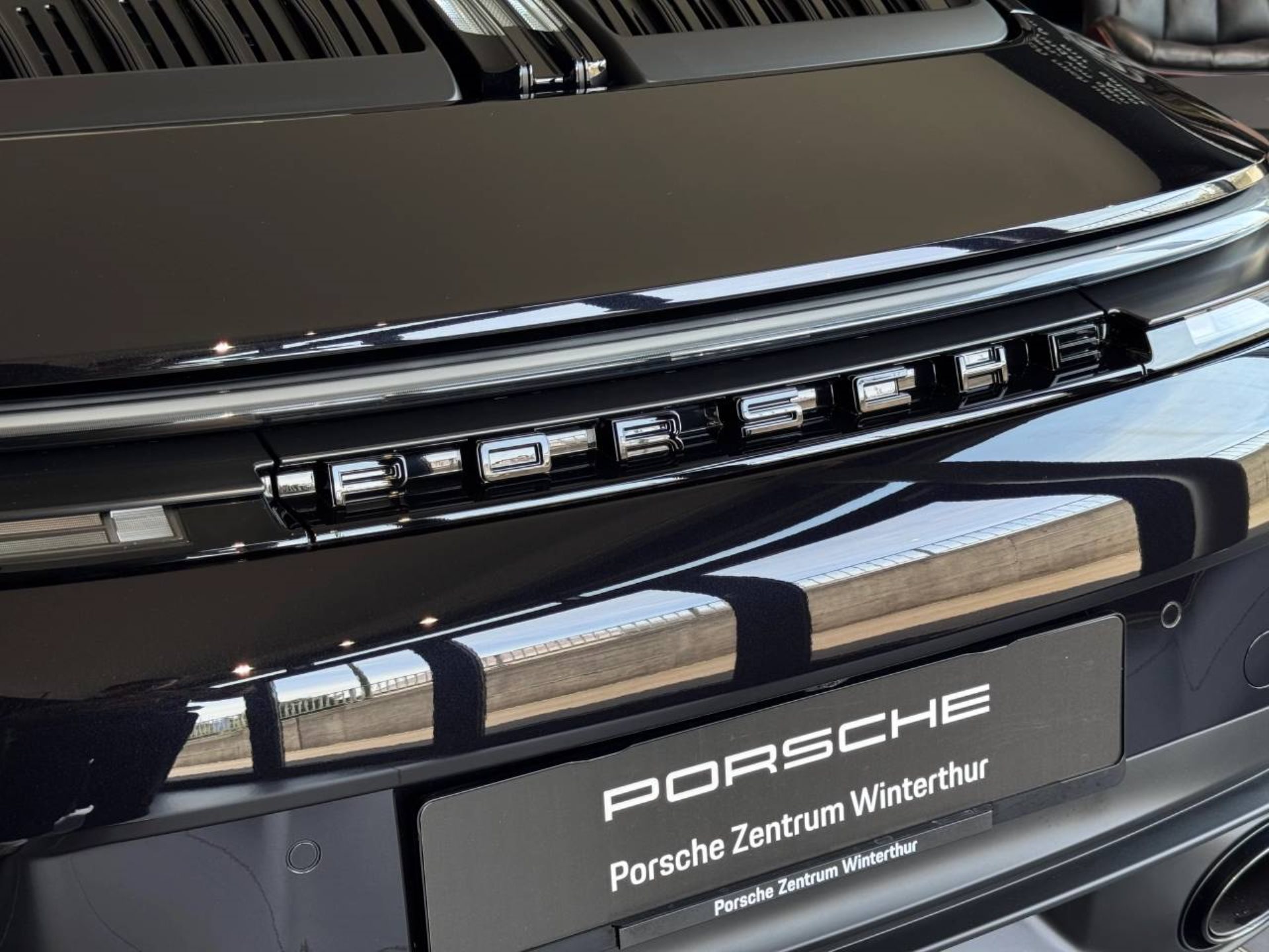 PORSCHE 911 Carrera-image-31