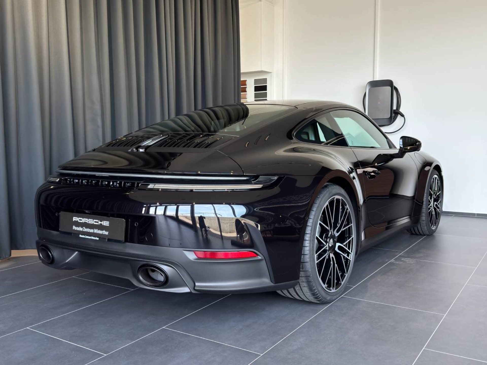 PORSCHE 911 Carrera-image-6