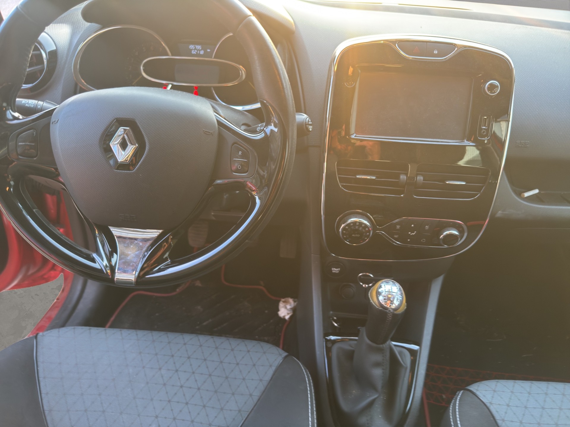 RENAULT Clio Grandtour 0.9 12V Swiss Edition-image-10