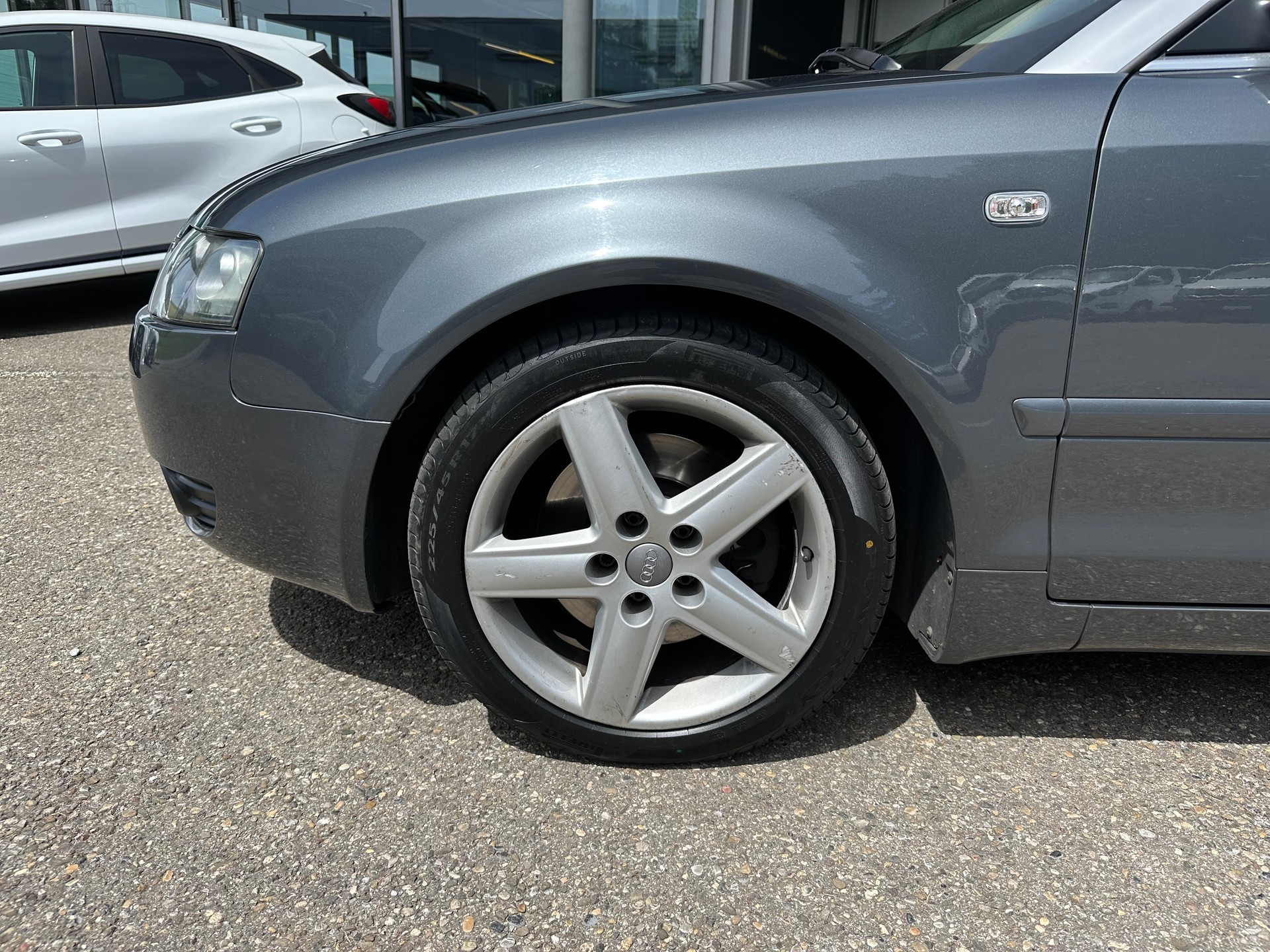 AUDI A4 Cabriolet 3.0 V6-image-6
