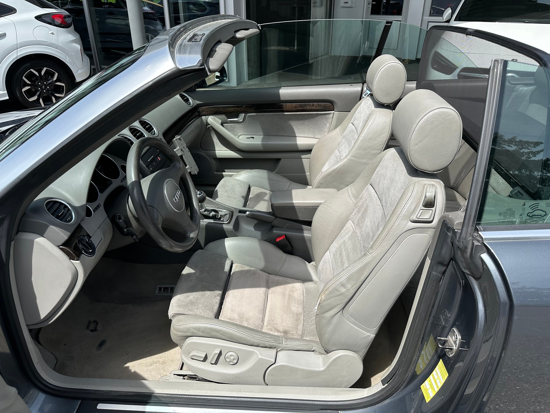 AUDI A4 Cabriolet 3.0 V6-image-9