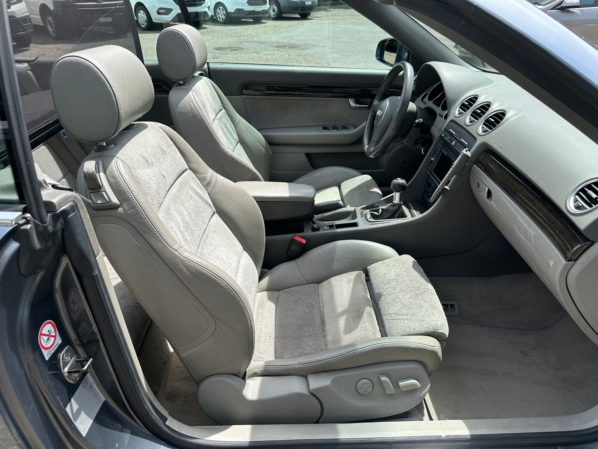 AUDI A4 Cabriolet 3.0 V6-image-10
