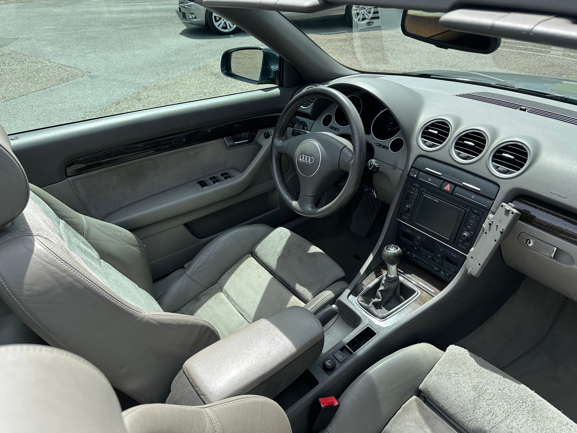 AUDI A4 Cabriolet 3.0 V6-image-11