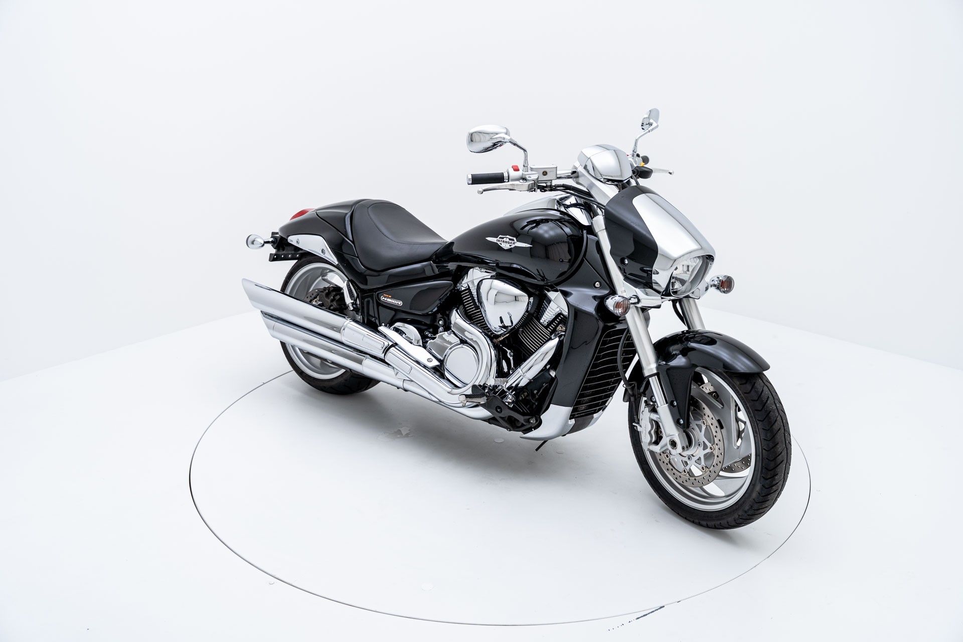 SUZUKI M 1800 R K6-showroom-element-1