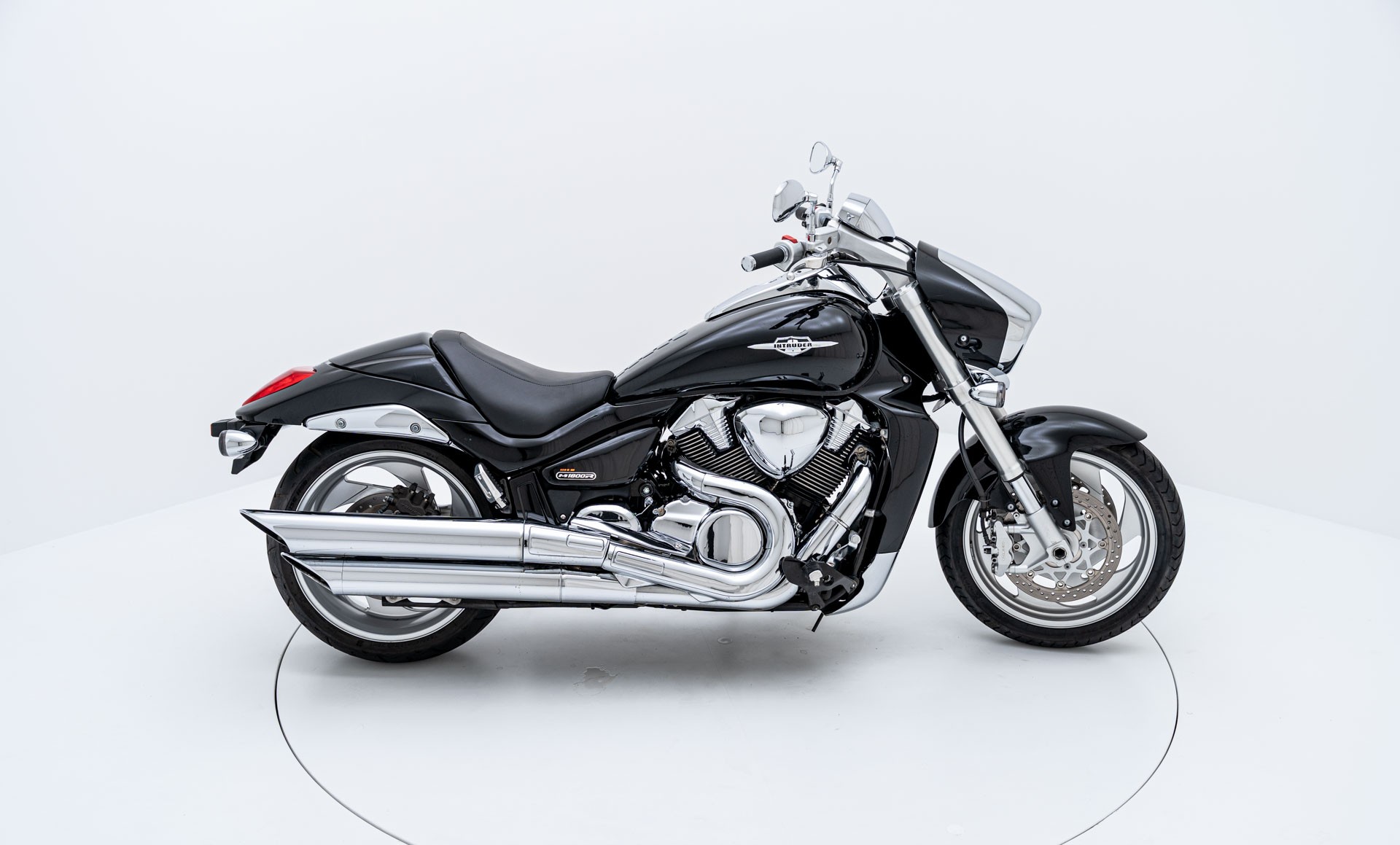 SUZUKI M 1800 R K6