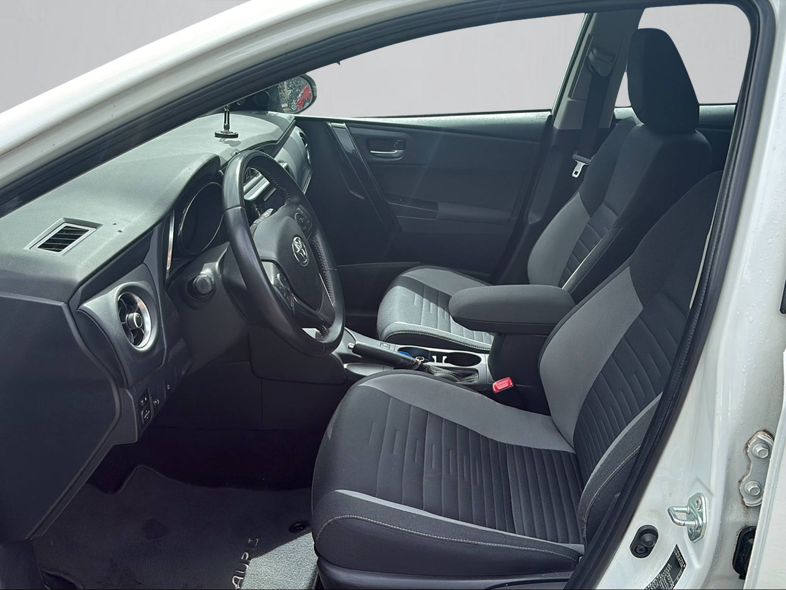 TOYOTA Auris Touring Sports 1.8 HSD Luna e-CVT-image-4