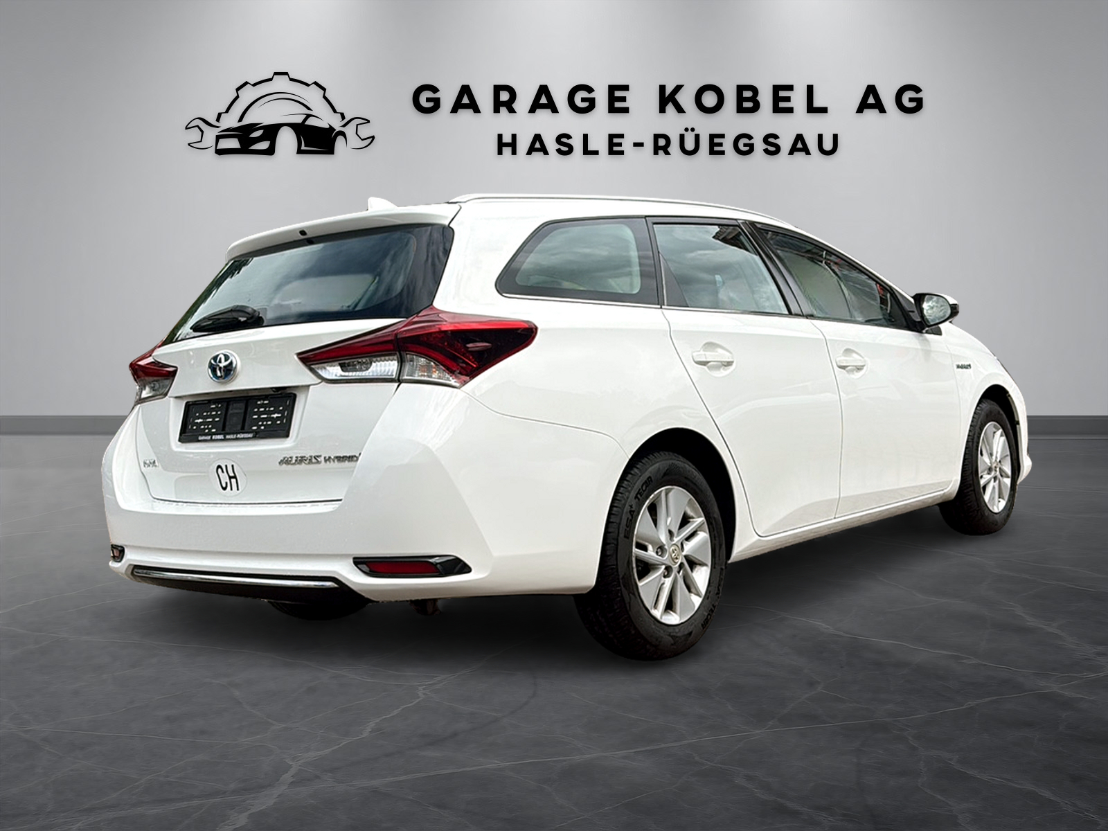 TOYOTA Auris Touring Sports 1.8 HSD Luna e-CVT-image-2