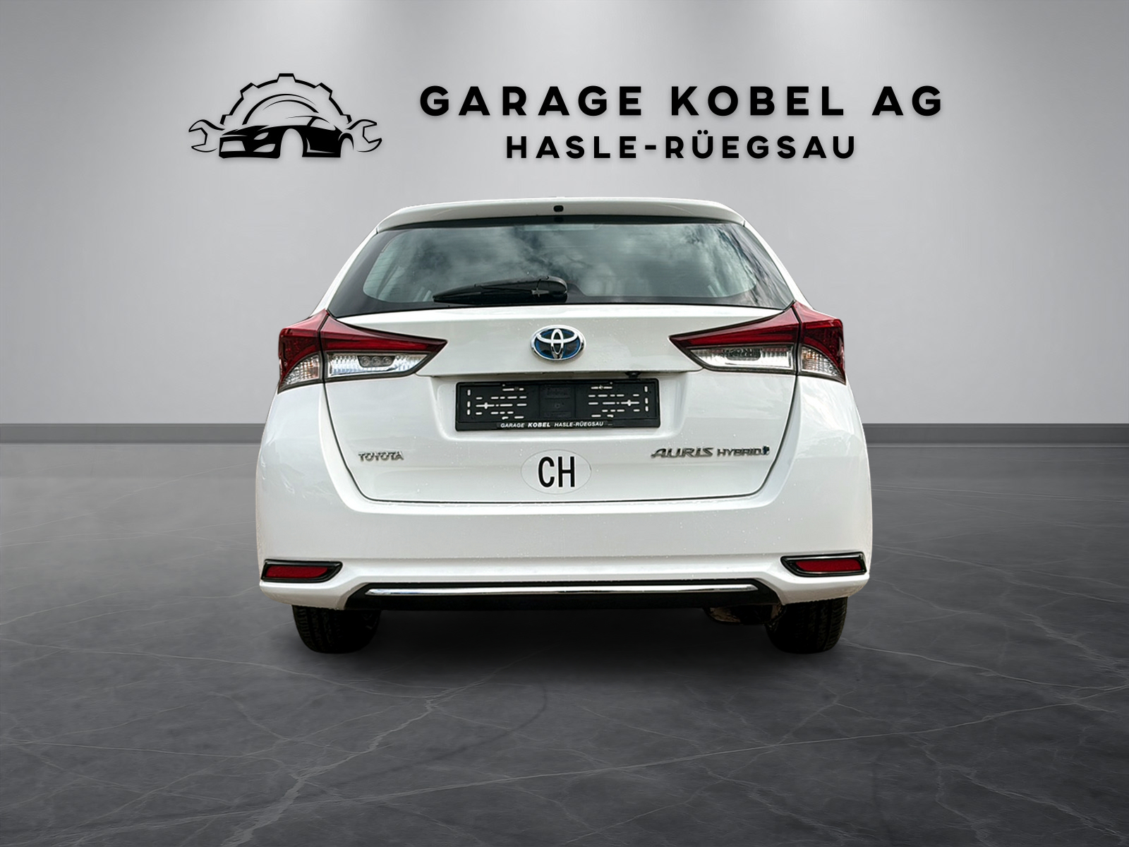 TOYOTA Auris Touring Sports 1.8 HSD Luna e-CVT-image-3