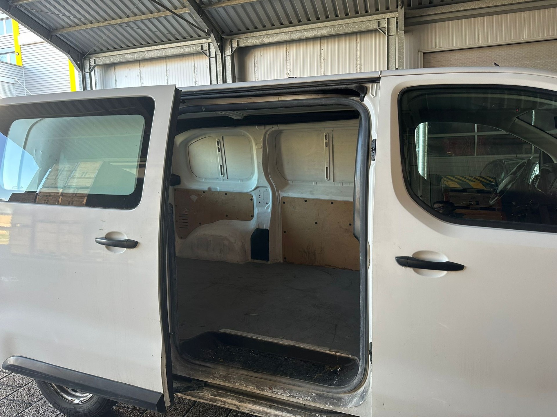 CITROEN Jumpy 2.0 BlueHDi 120 M Komfort-image-9