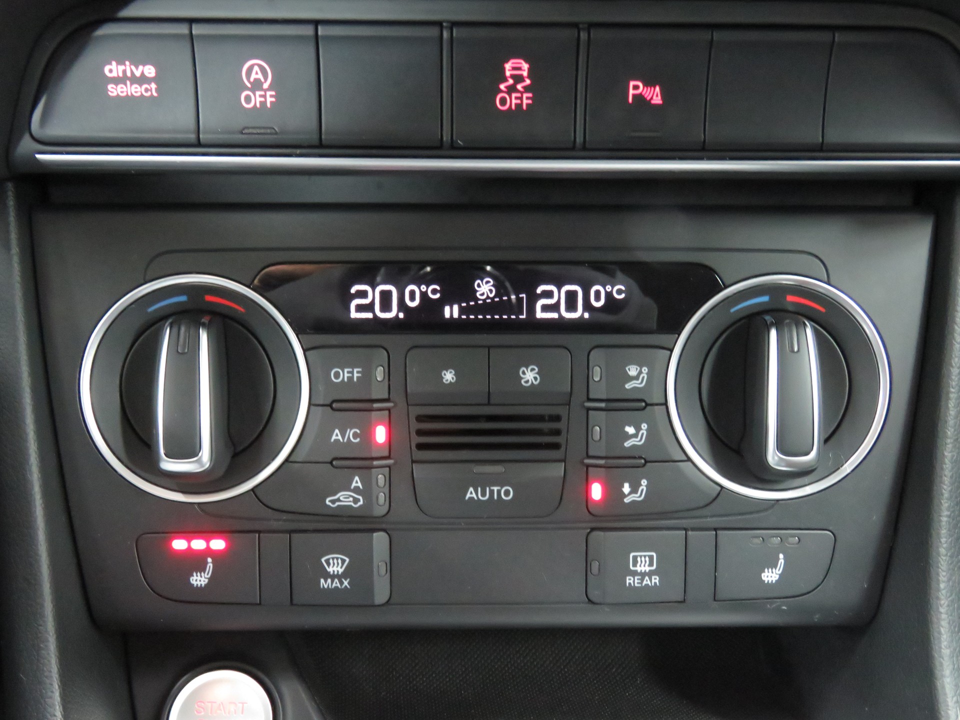AUDI Q3 2.0 TFSI Sport Quattro S-tronic (Automat)-image-16