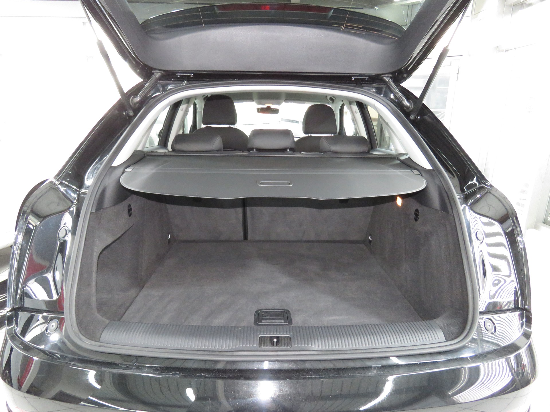AUDI Q3 2.0 TFSI Sport Quattro S-tronic (Automat)-image-9