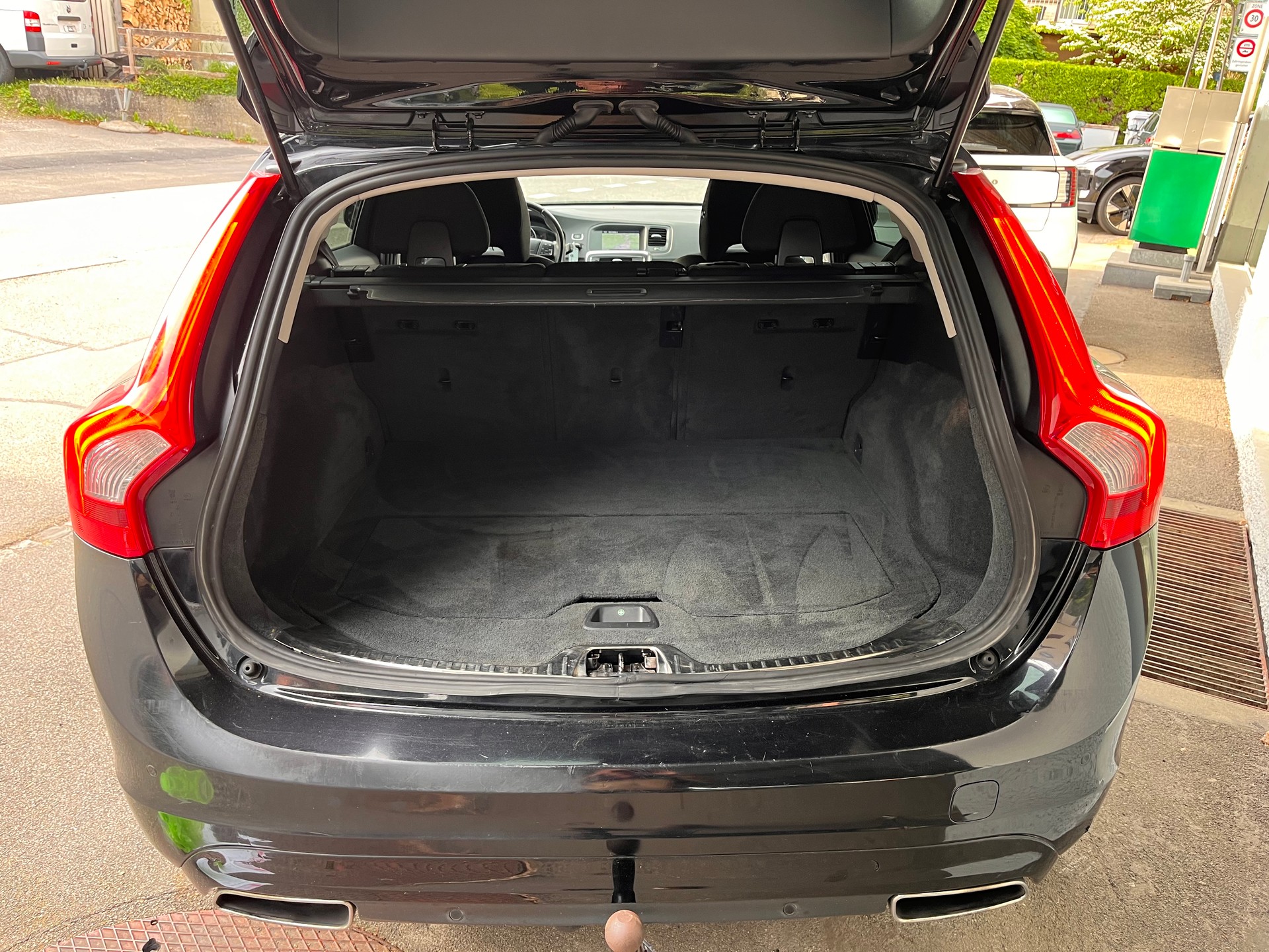 VOLVO V60 D4 AWD Family Edition Geartronic-image-10