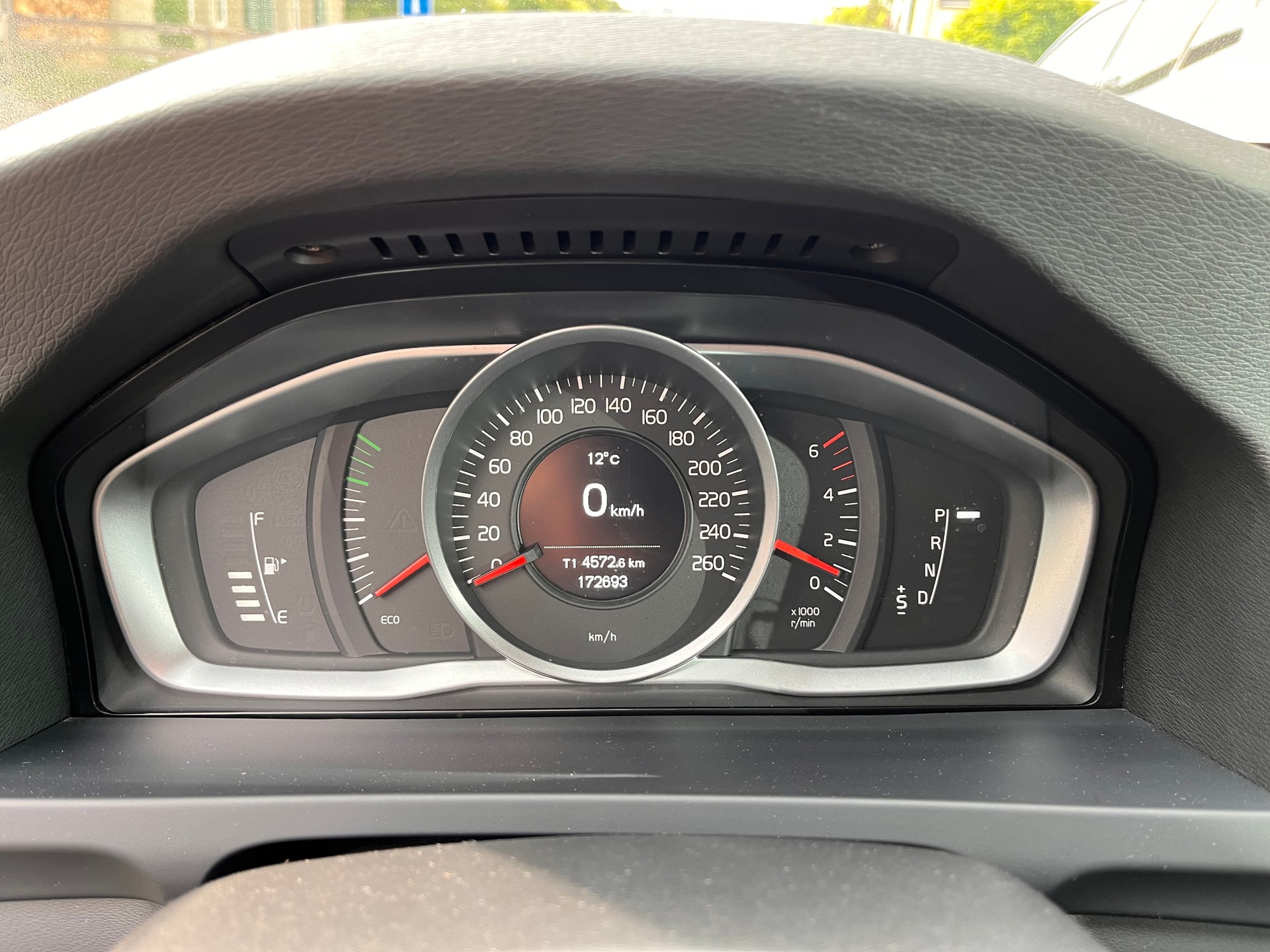 VOLVO V60 D4 AWD Family Edition Geartronic-image-12