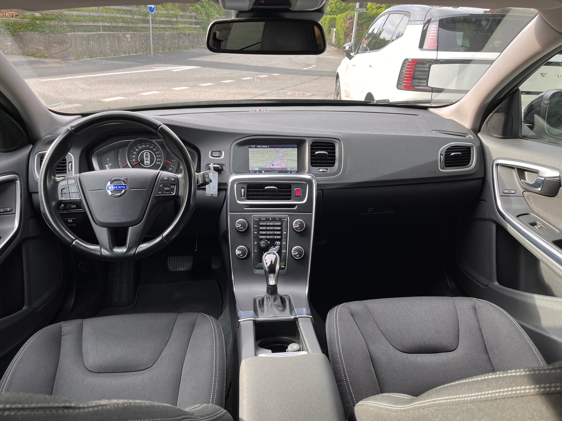VOLVO V60 D4 AWD Family Edition Geartronic-image-9