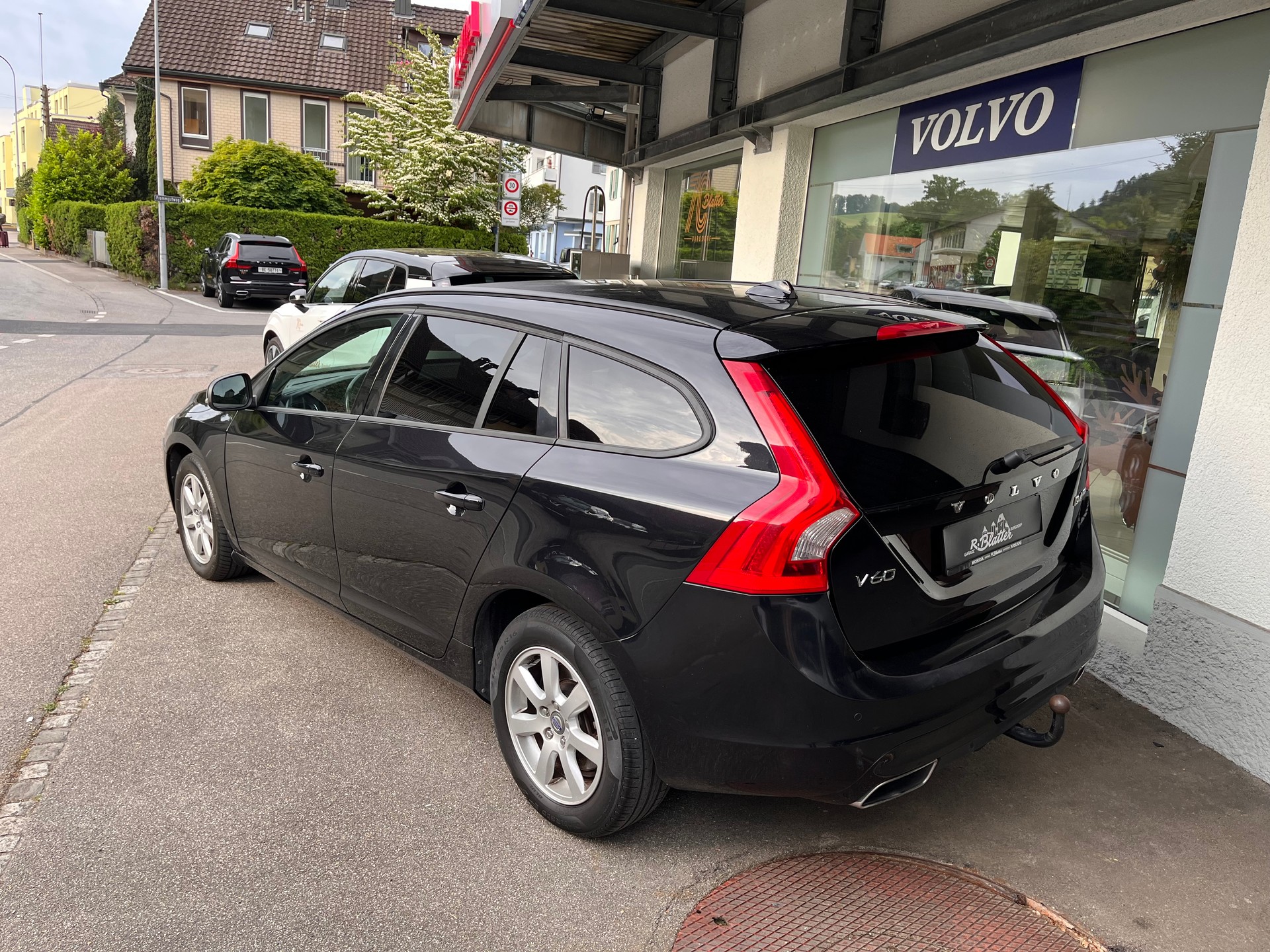 VOLVO V60 D4 AWD Family Edition Geartronic-image-4