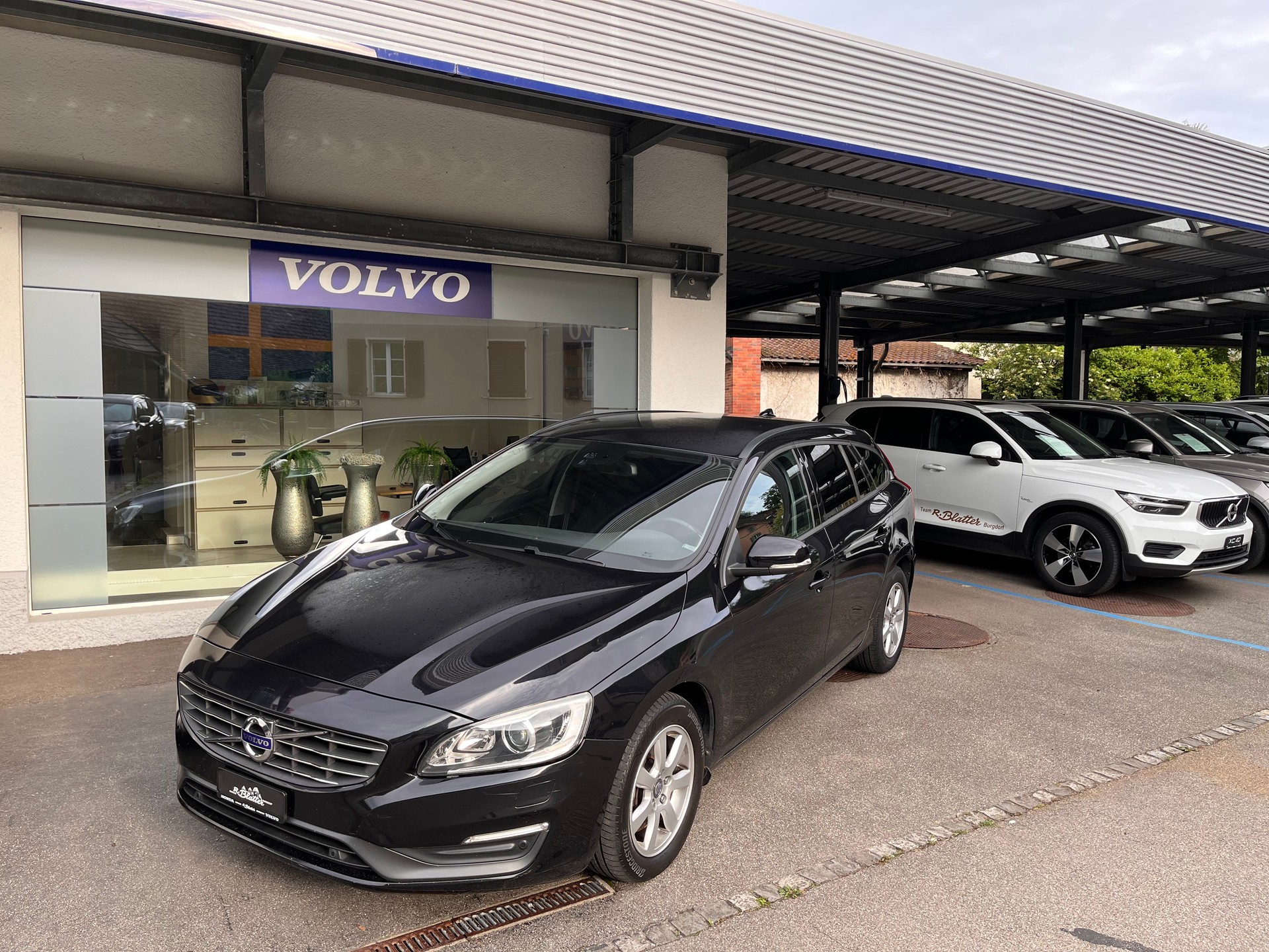 VOLVO V60 D4 AWD Family Edition Geartronic-image-0