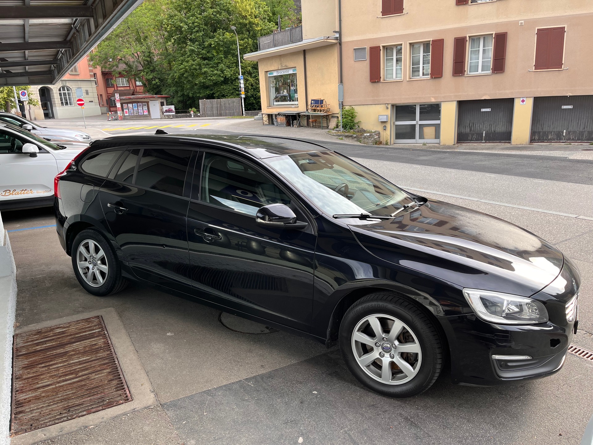 VOLVO V60 D4 AWD Family Edition Geartronic-image-2