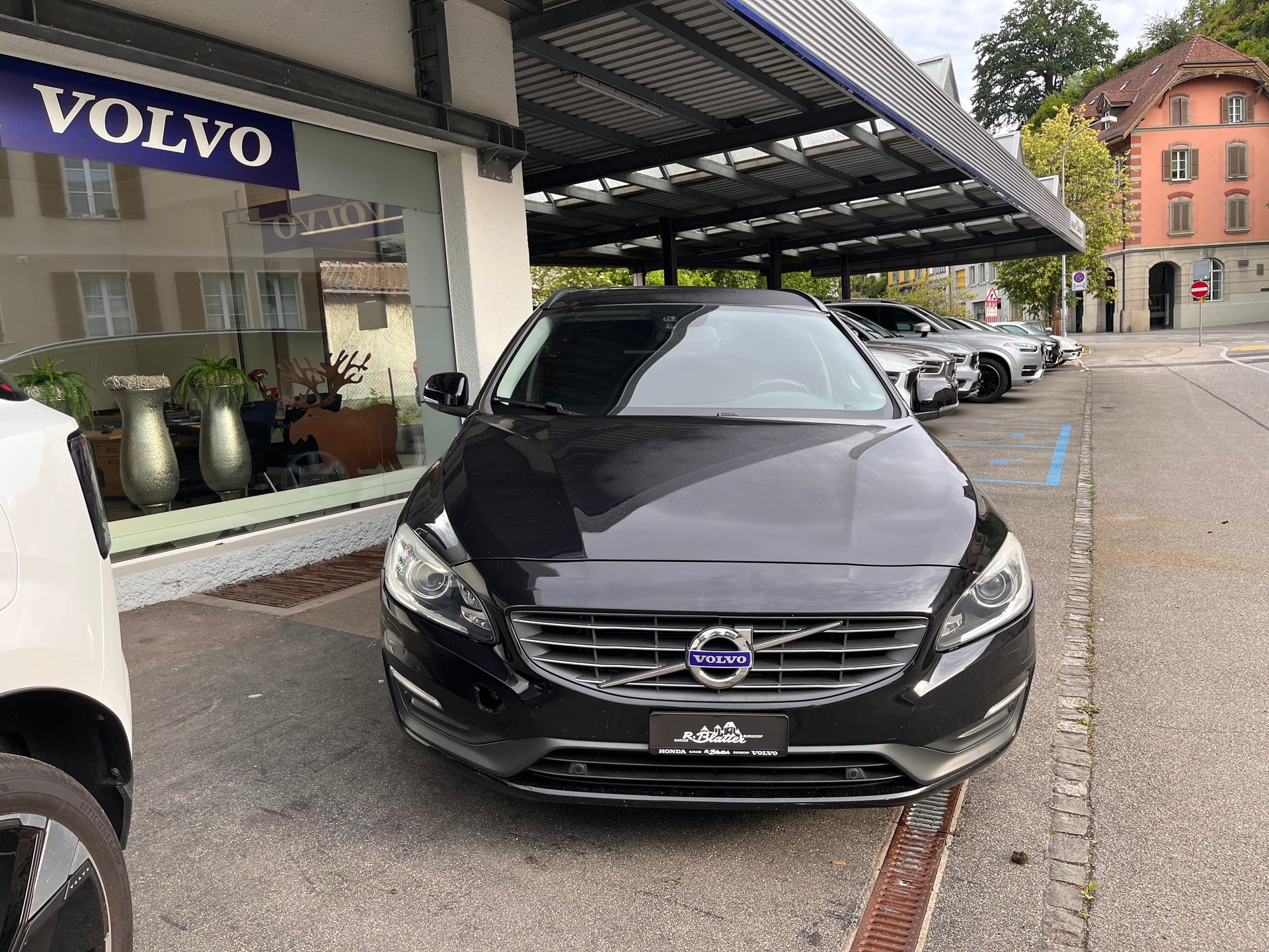 VOLVO V60 D4 AWD Family Edition Geartronic-image-1