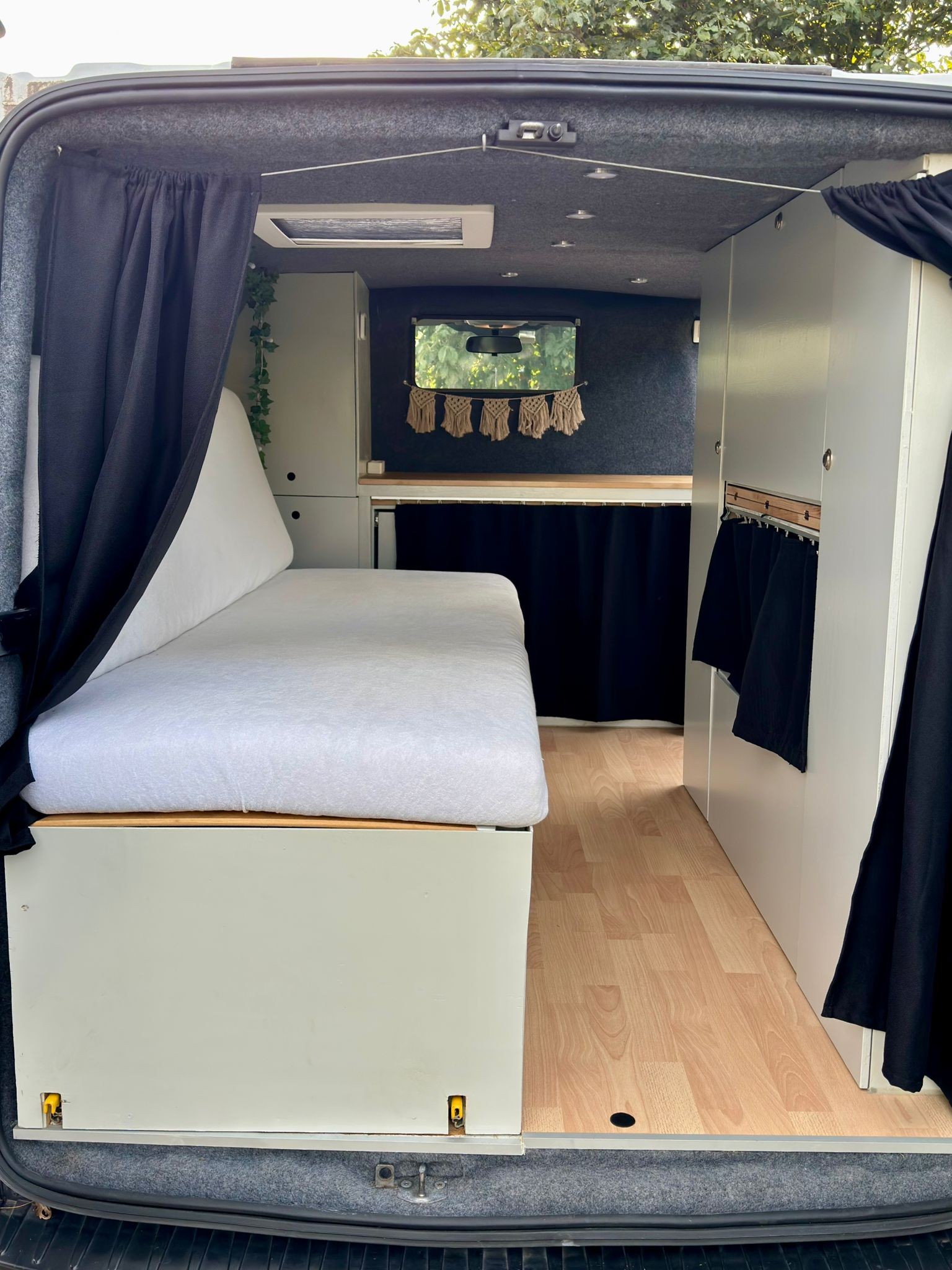 FORD TRANSIT CUSTOM L2H1-image-4