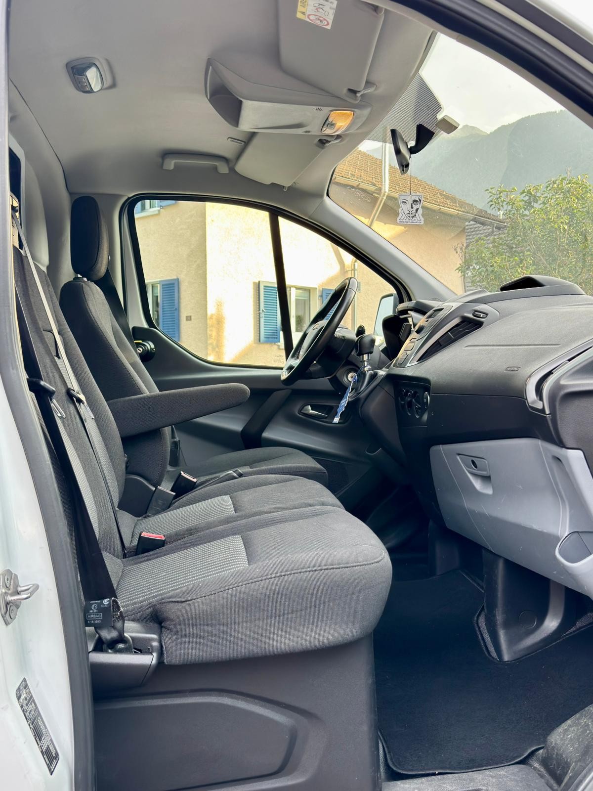 FORD TRANSIT CUSTOM L2H1-image-2