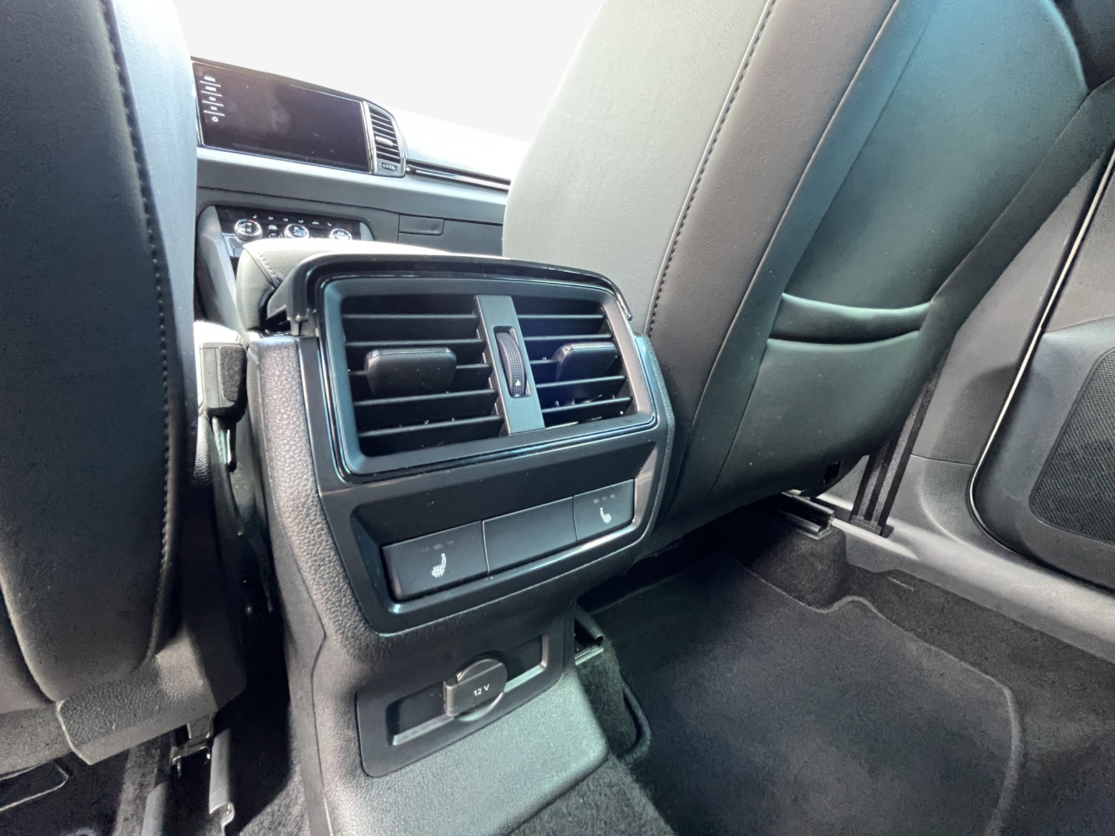 SKODA Karoq 2.0 TSI SportLine 4x4 DSG-image-15