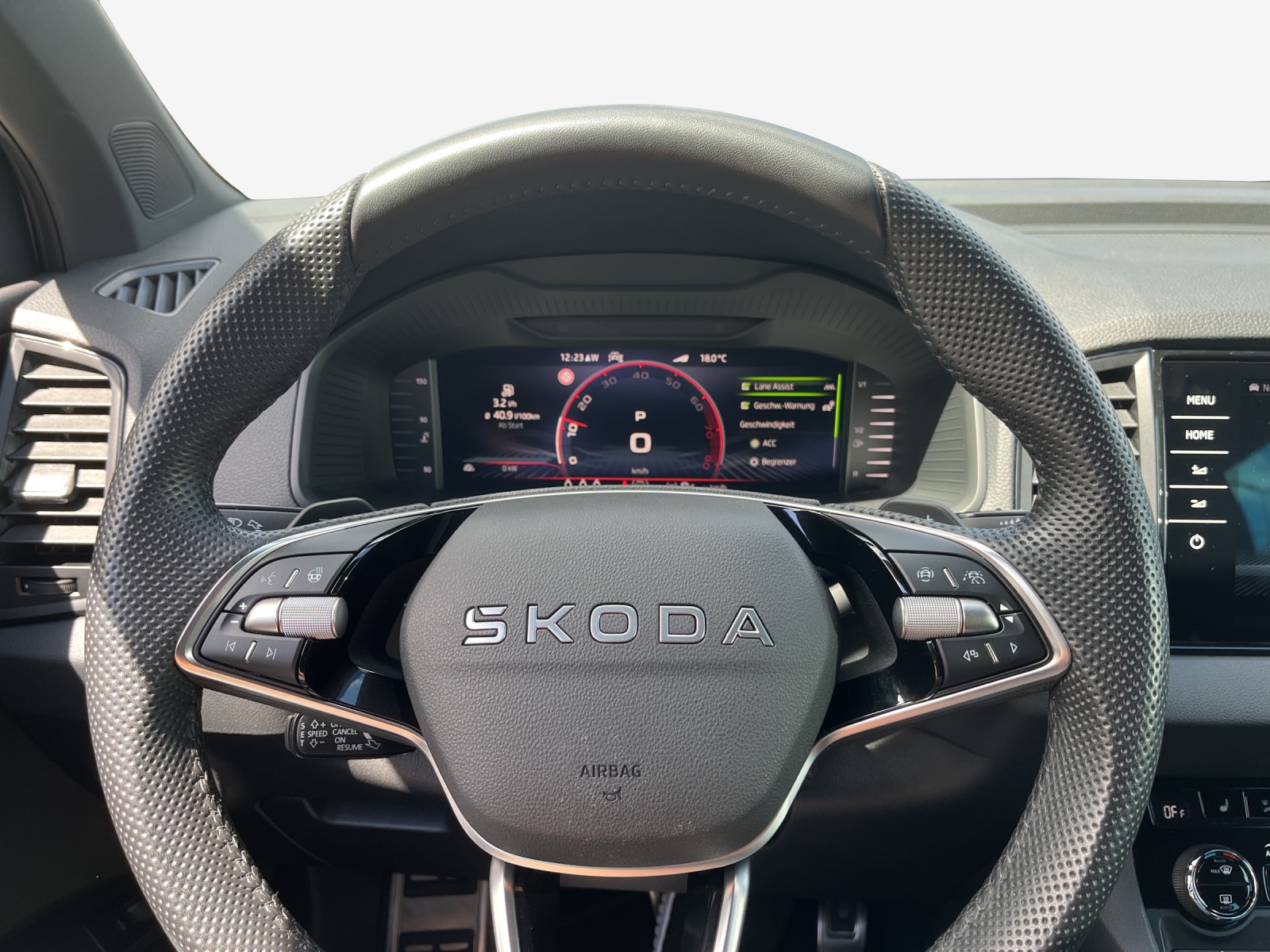 SKODA Karoq 2.0 TSI SportLine 4x4 DSG-image-9