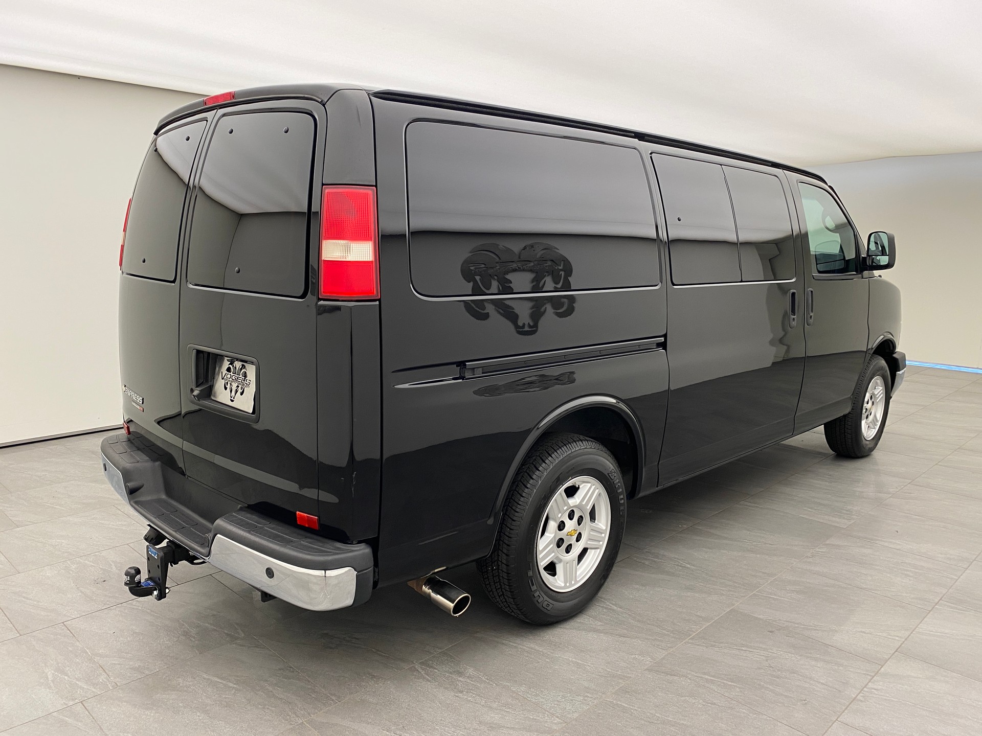 CHEVROLET Express 5.3 AWD-image-3