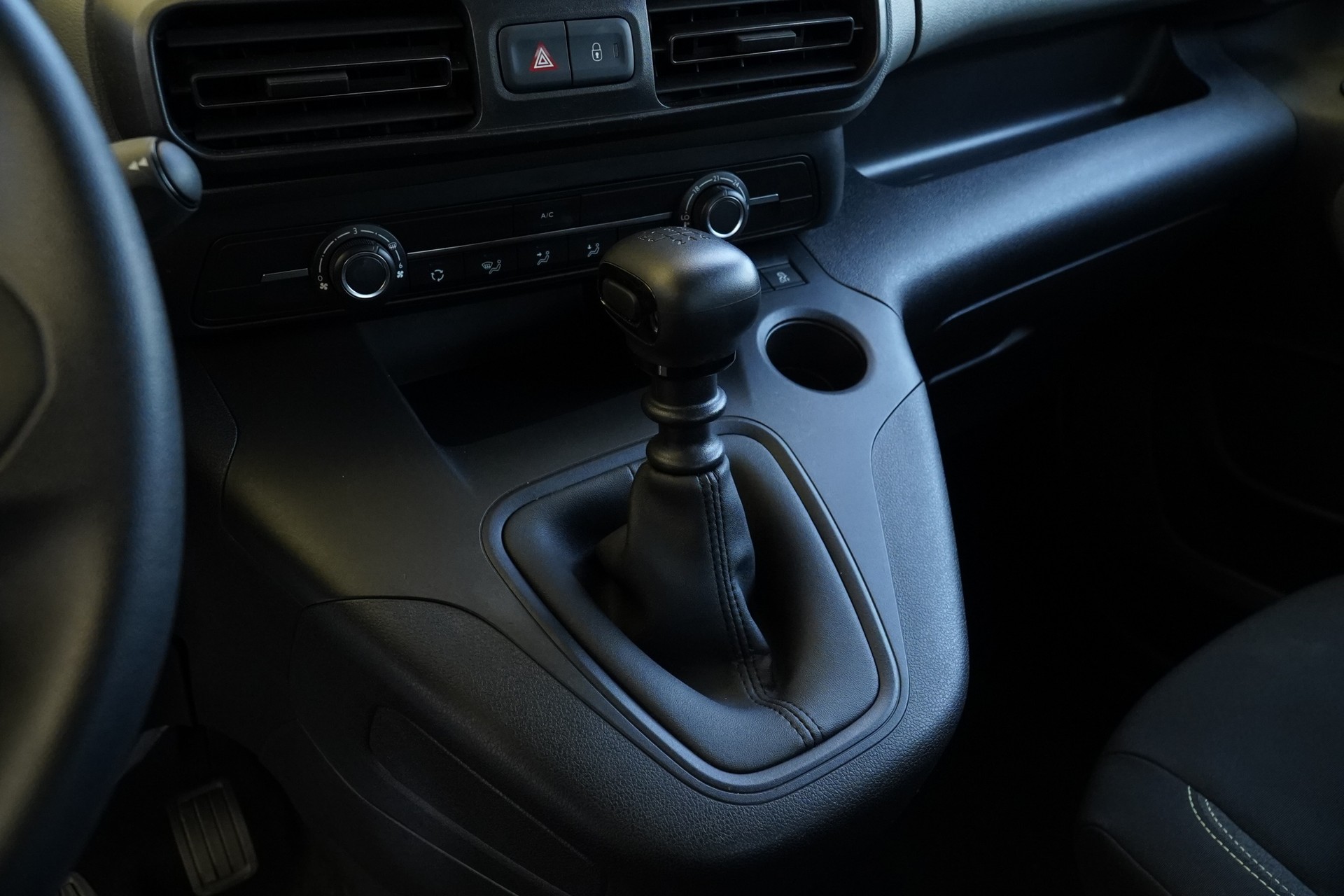 PEUGEOT Rifter 1.2 PureTech Allure *CH Fahrzeug*-image-8