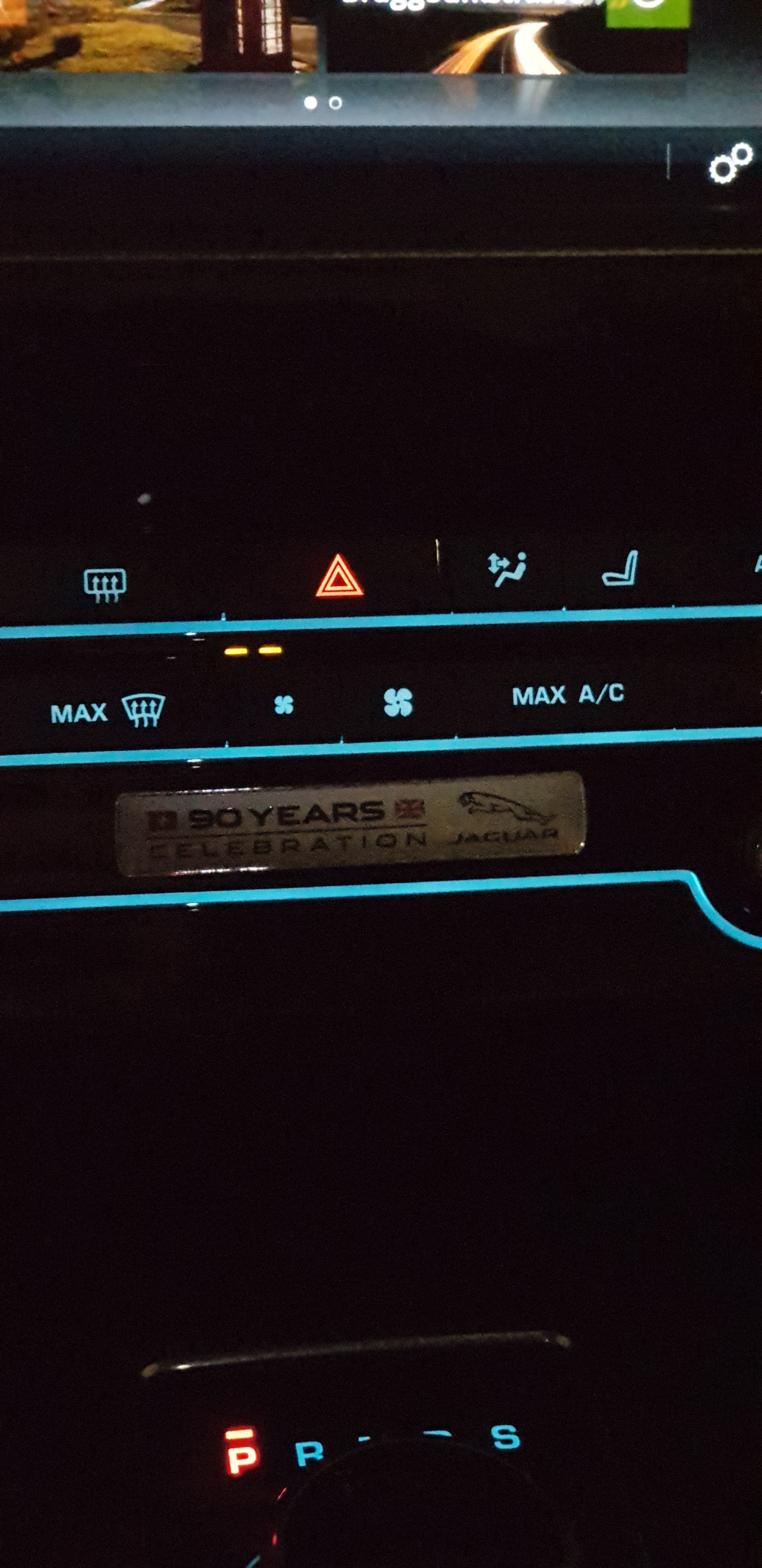JAGUAR XE 25d Prestige AWD Automat-image-13