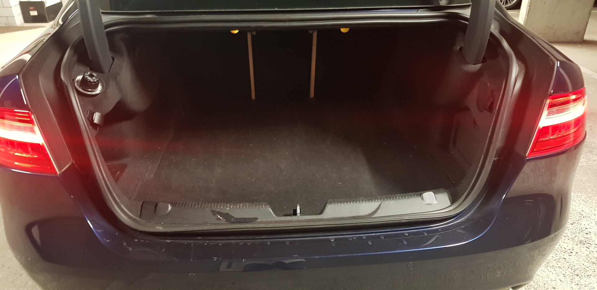 JAGUAR XE 25d Prestige AWD Automat-image-8