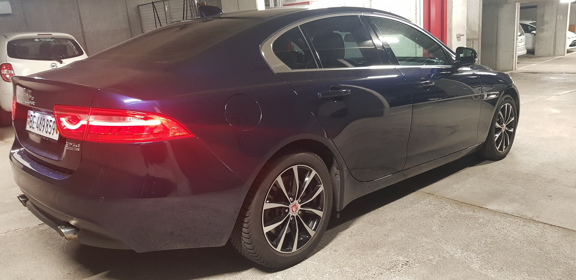 JAGUAR XE 25d Prestige AWD Automat-image-5