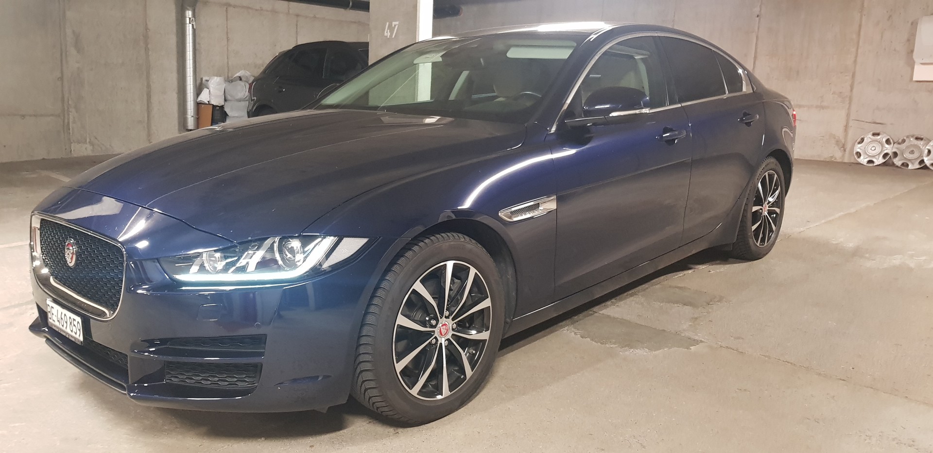 JAGUAR XE 25d Prestige AWD Automat-image-1