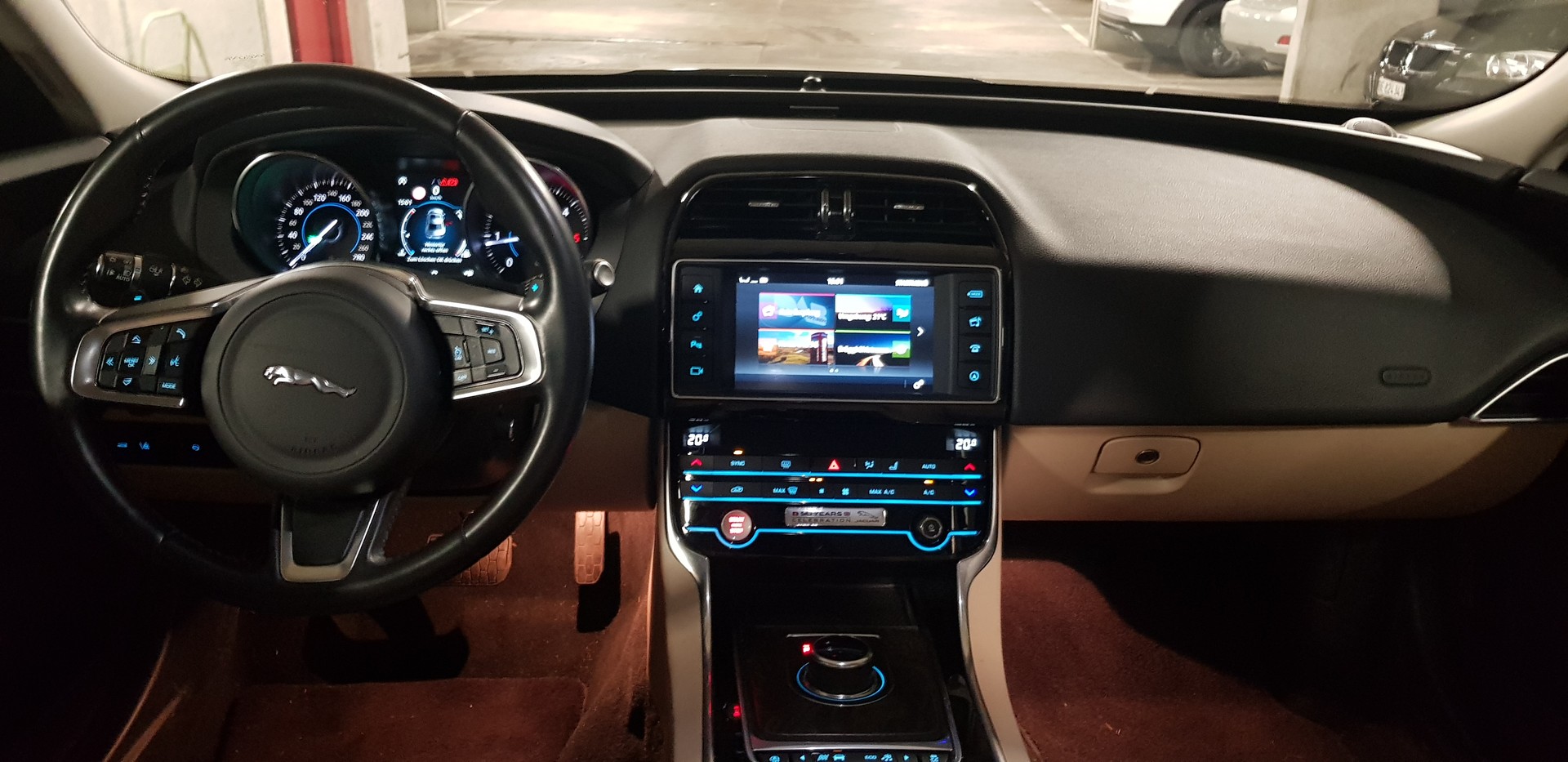 JAGUAR XE 25d Prestige AWD Automat-image-14