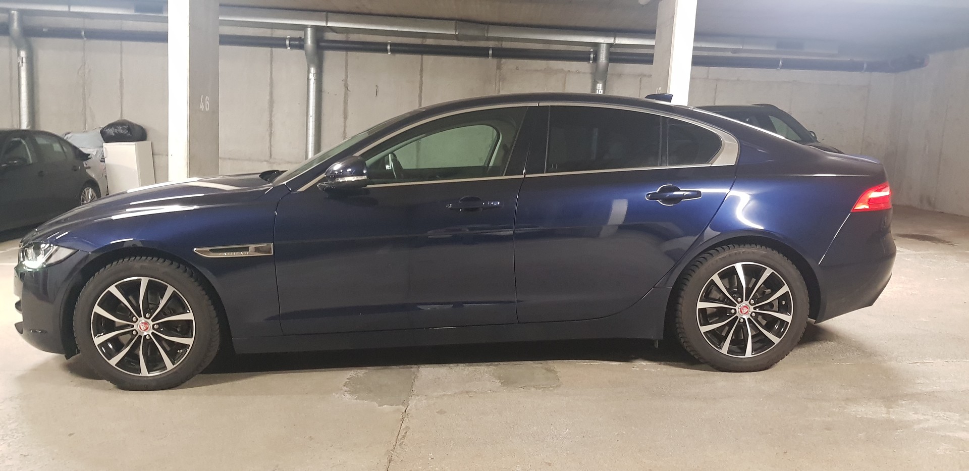 JAGUAR XE 25d Prestige AWD Automat-image-3